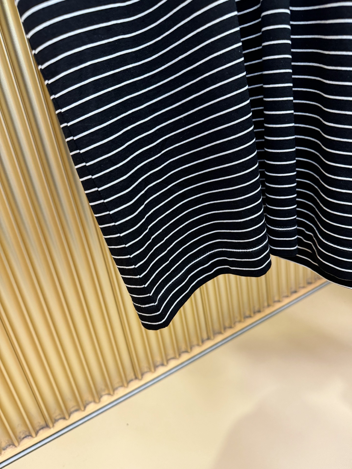PRADA 普拉达 2026春夏新款首发专柜最新款翻领短袖，丝光棉面料，高端订制 设计前卫时尚！品牌lo