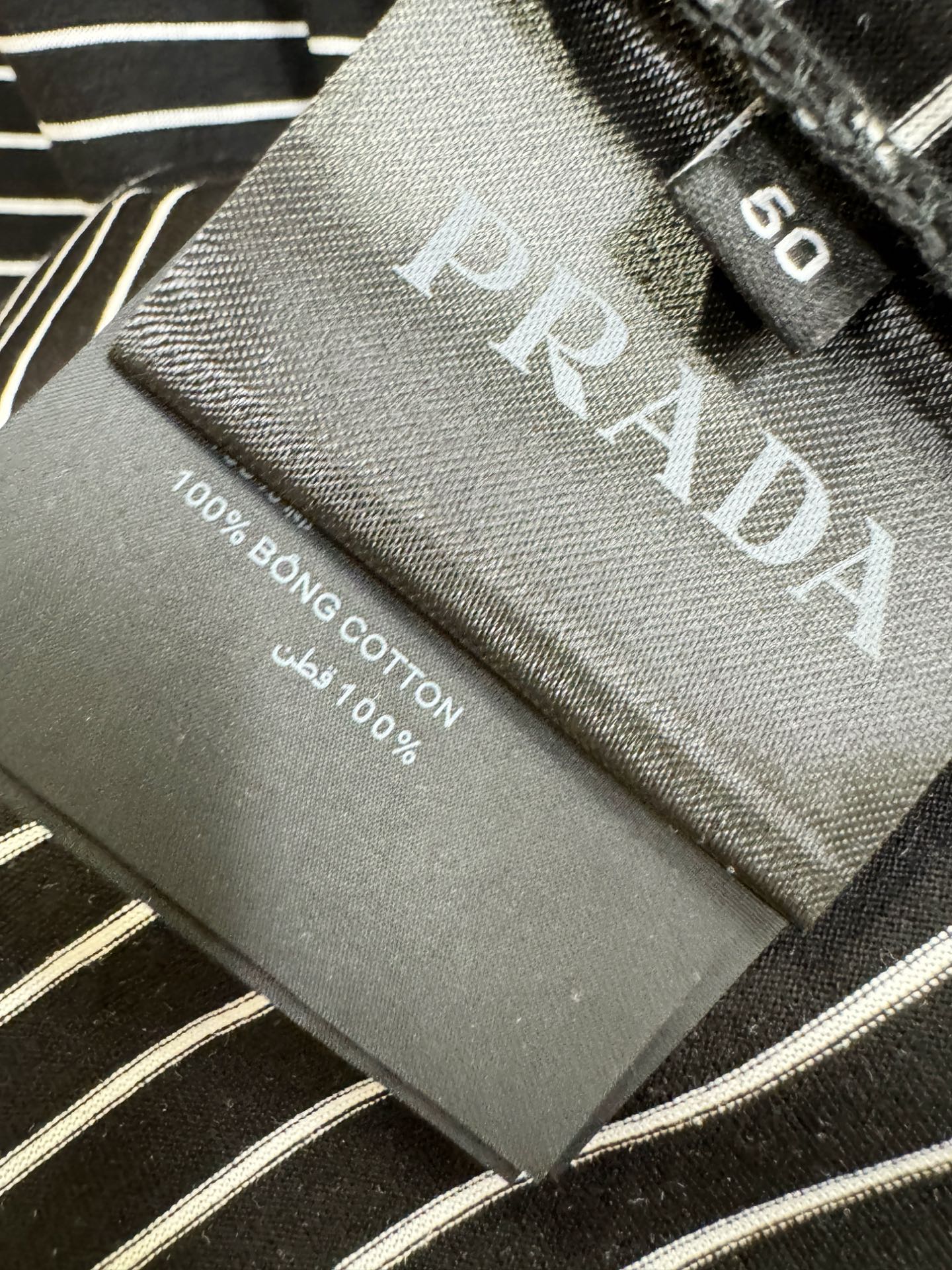 PRADA 普拉达 2026春夏新款首发专柜最新款翻领短袖，丝光棉面料，高端订制 设计前卫时尚！品牌lo