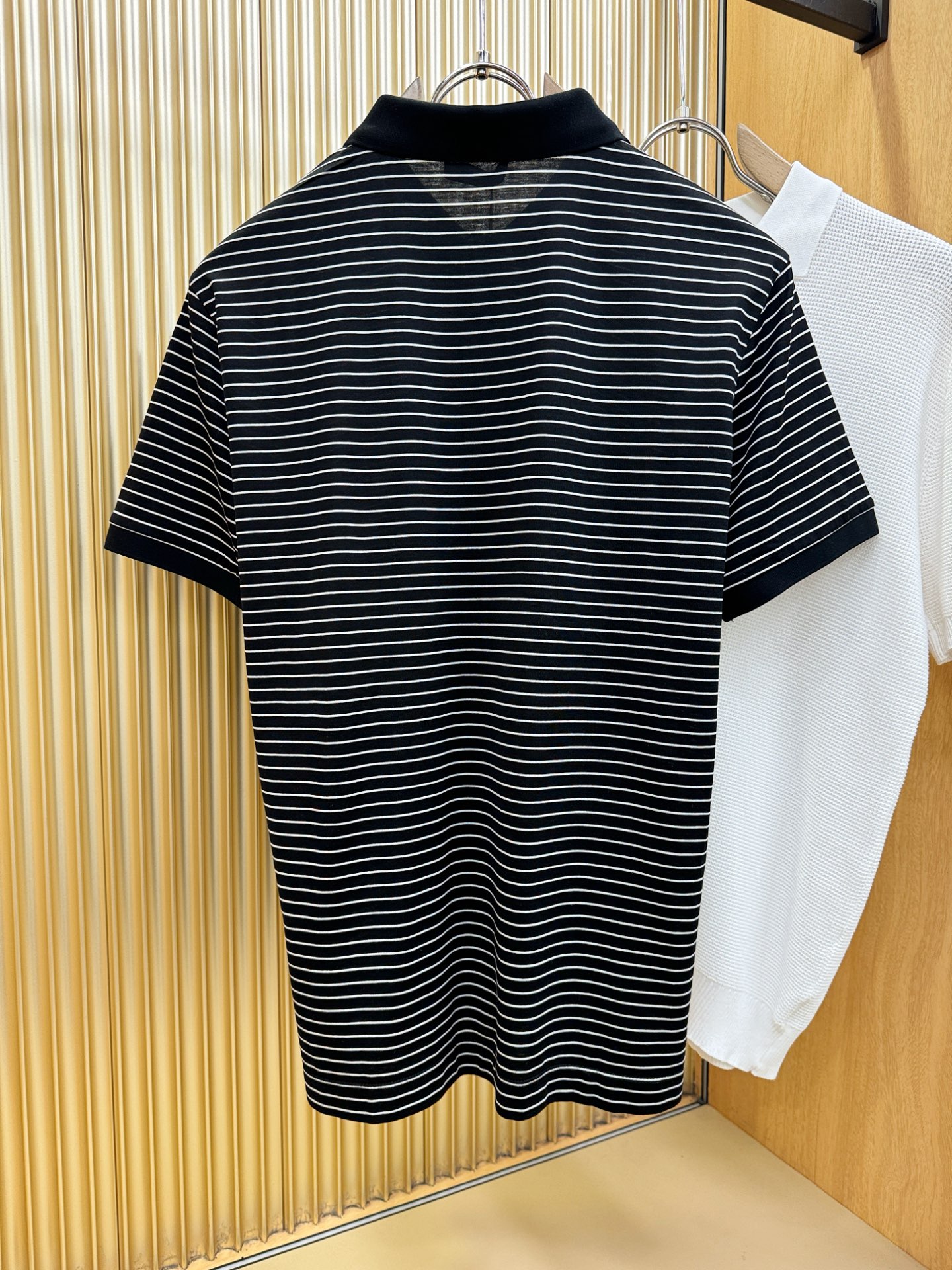 PRADA 普拉达 2026春夏新款首发专柜最新款翻领短袖，丝光棉面料，高端订制 设计前卫时尚！品牌lo