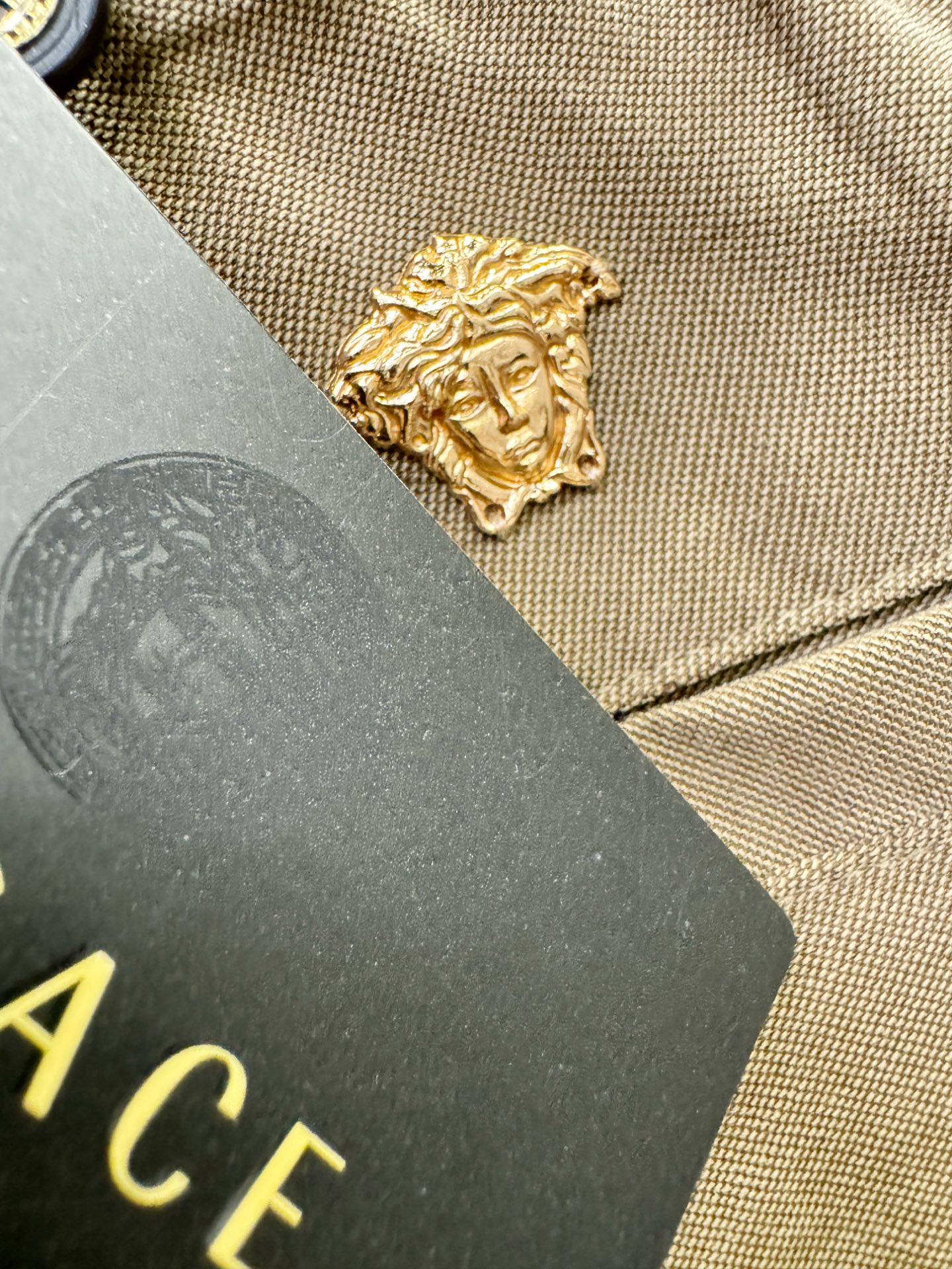 Versace 范思哲 休闲裤，精选面料，柔软舒适有质感，亚麻面料，原版五金配件，非常炫酷，细节处理精致