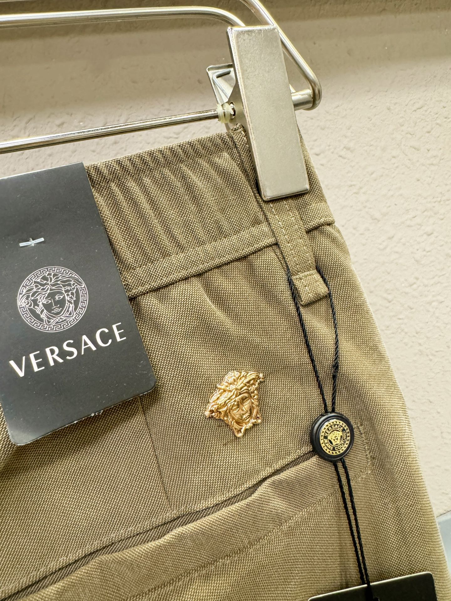 Versace 范思哲 休闲裤，精选面料，柔软舒适有质感，亚麻面料，原版五金配件，非常炫酷，细节处理精致