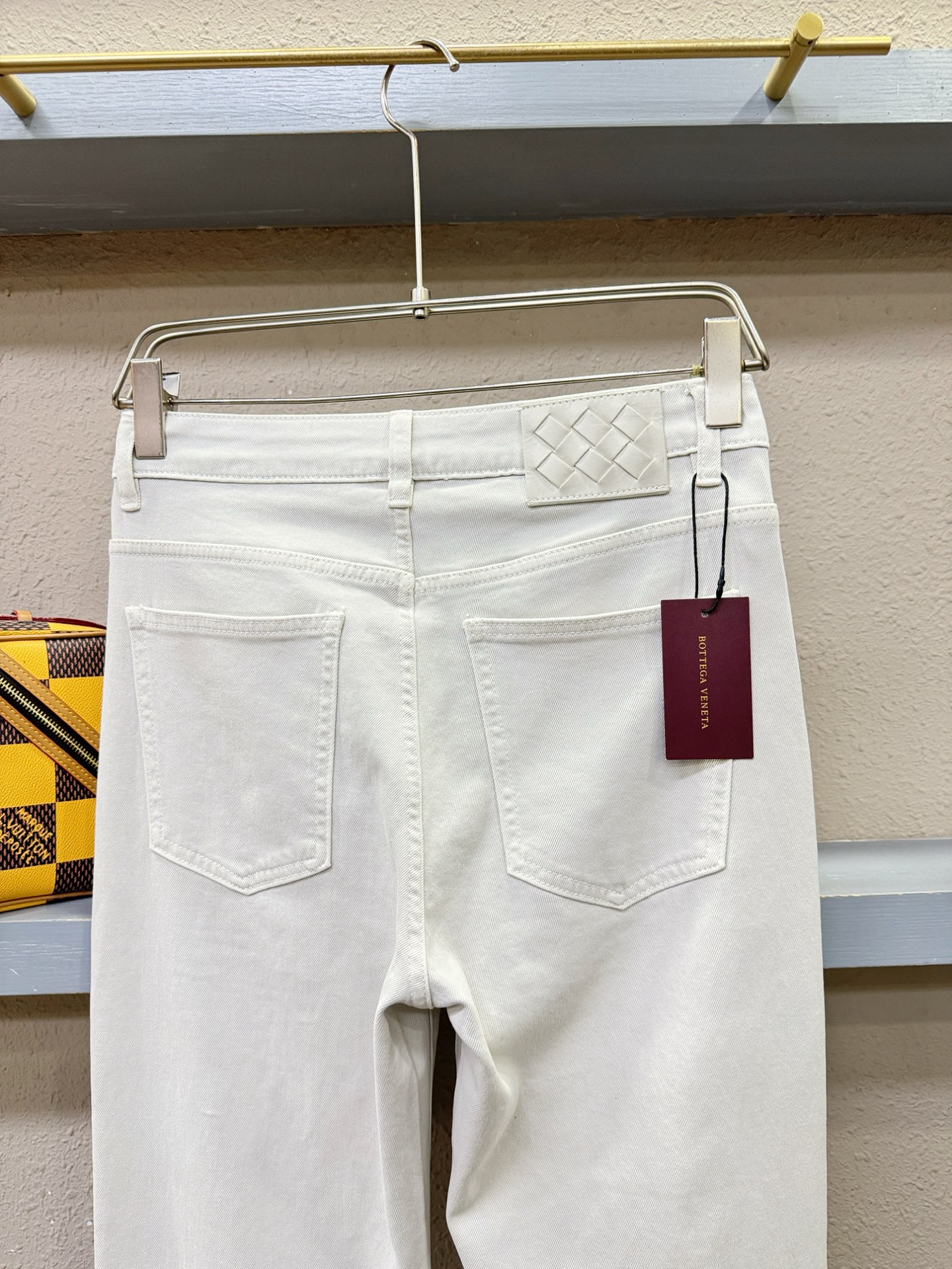 BOTTEGA VENETA葆蝶家 专柜新品，原版牛仔裤 原版重工打造，品牌经典LOGO设计，三标齐全！