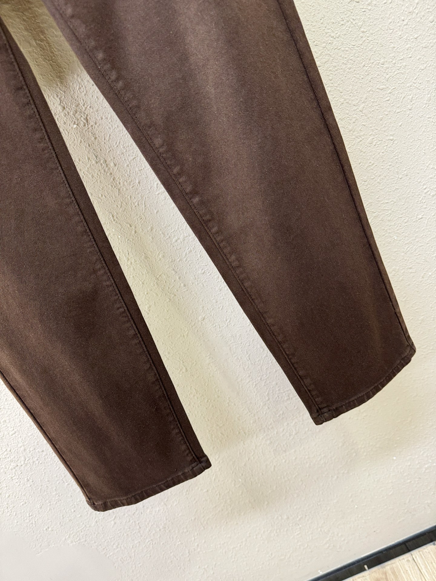 BOTTEGA VENETA葆蝶家 专柜新品，原版牛仔裤 原版重工打造，品牌经典LOGO设计，三标齐全！