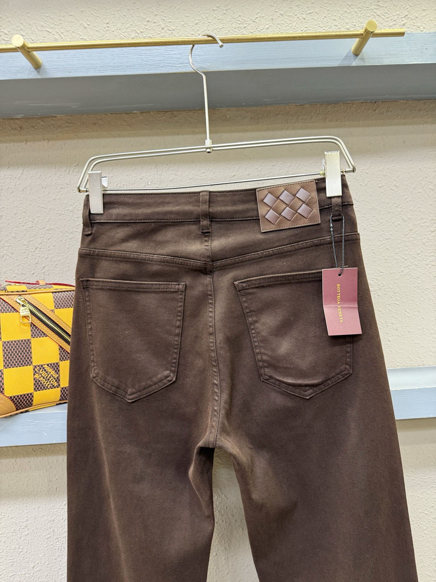 BOTTEGA VENETA葆蝶家 专柜新品，原版牛仔裤 原版重工打造，品牌经典LOGO设计，三标齐全！