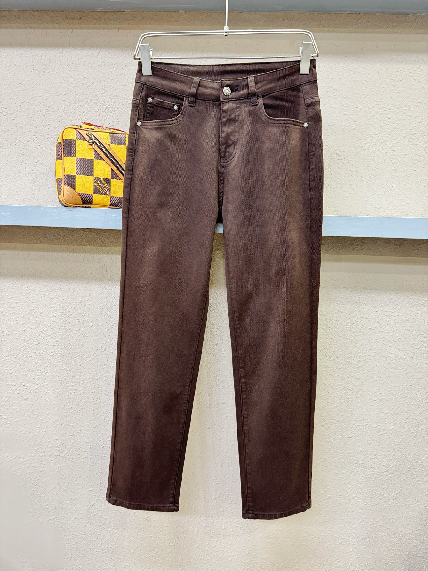 BOTTEGA VENETA葆蝶家 专柜新品，原版牛仔裤 原版重工打造，品牌经典LOGO设计，三标齐全！