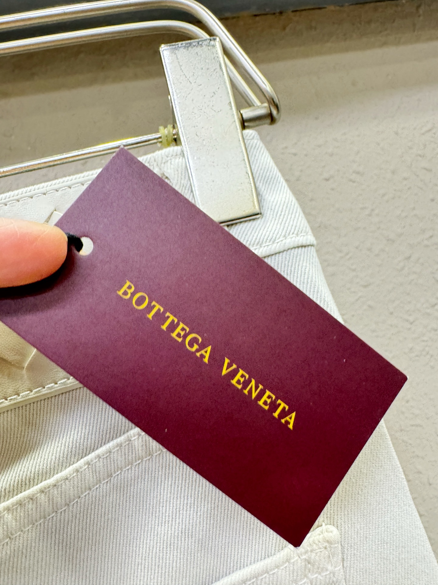 BOTTEGA VENETA葆蝶家 专柜新品，原版牛仔裤 原版重工打造，品牌经典LOGO设计，三标齐全！