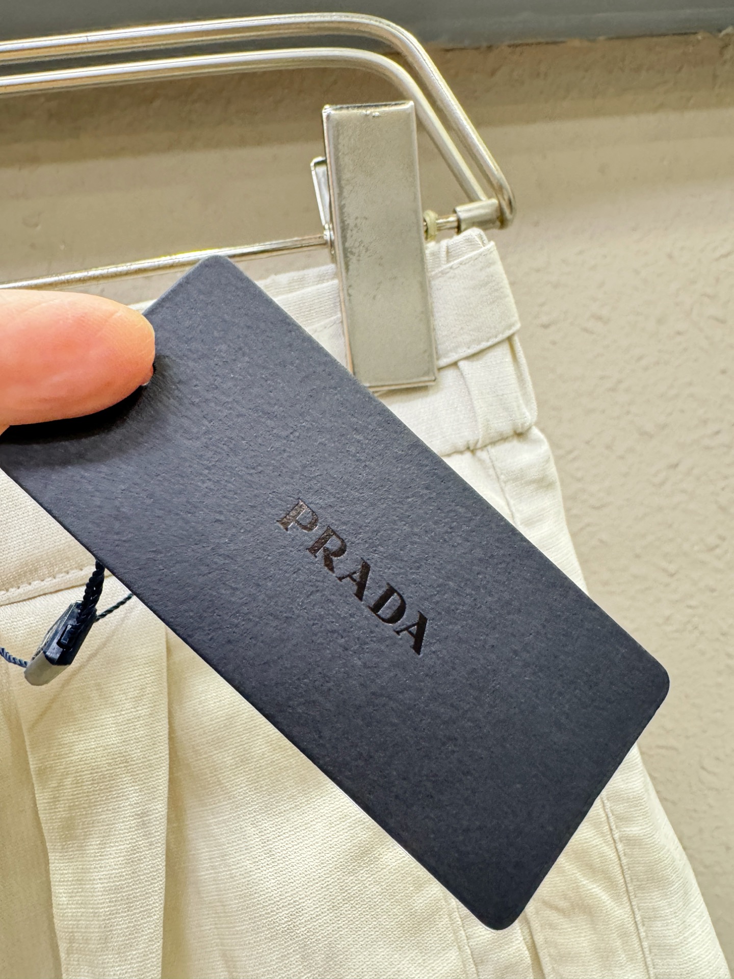 PRADA 普拉达 休闲裤，精选面料，柔软舒适有质感，亚麻面料，原版五金配件，非常炫酷，细节处理精致，上