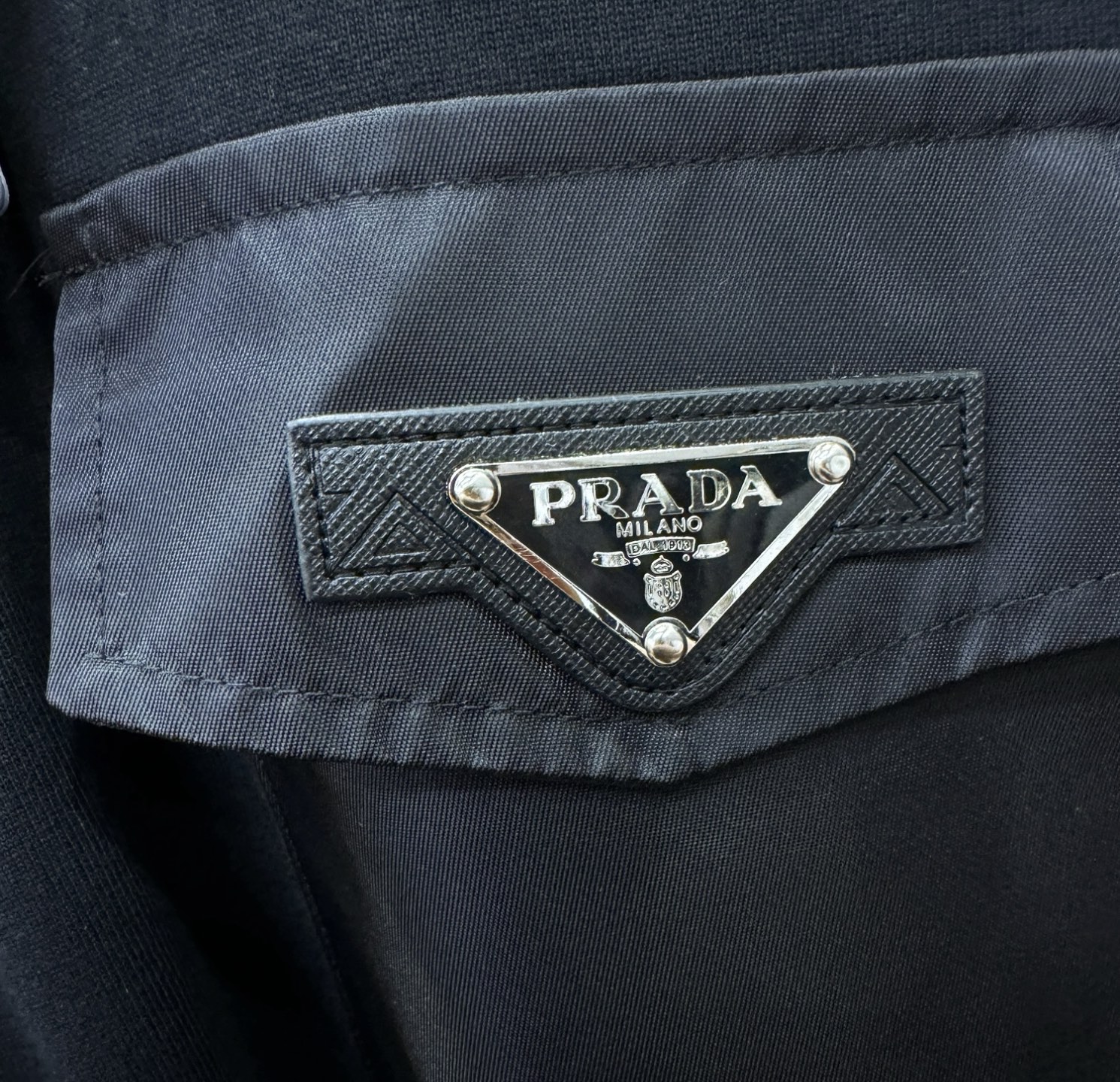 PRADA 普拉达 顶级品质 2026新品短袖！精工设计，原版定制面料，手感柔软。顶级进口私货，时尚设计