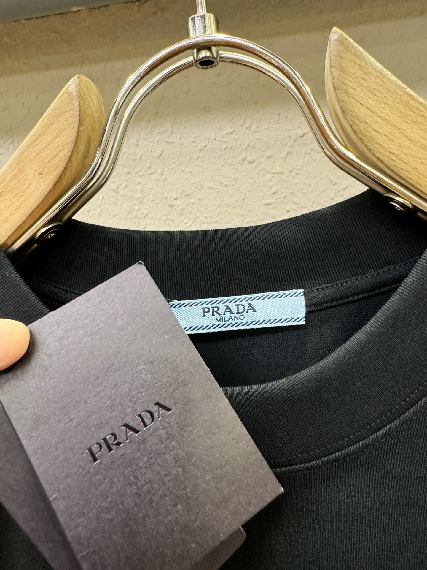 PRADA 普拉达 顶级品质 2026新品短袖！精工设计，原版定制面料，手感柔软。顶级进口私货，时尚设计