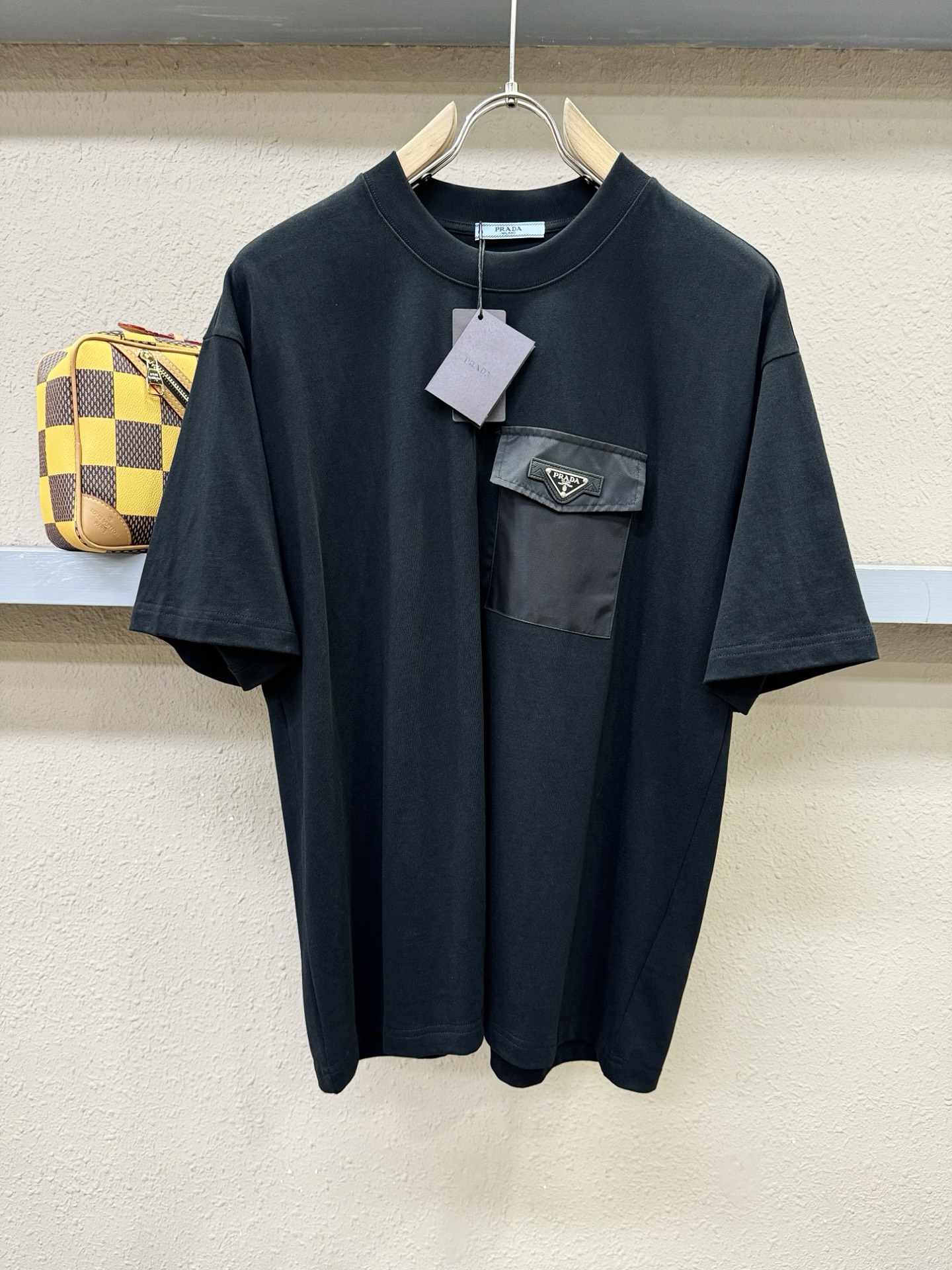 PRADA 普拉达 顶级品质 2026新品短袖！精工设计，原版定制面料，手感柔软。顶级进口私货，时尚设计