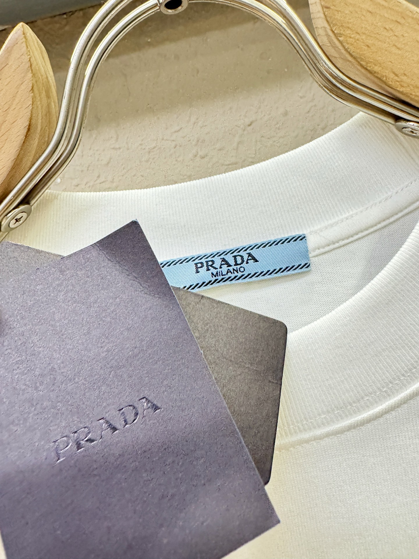 PRADA 普拉达 顶级品质 2026新品短袖！精工设计，原版定制面料，手感柔软。顶级进口私货，时尚设计
