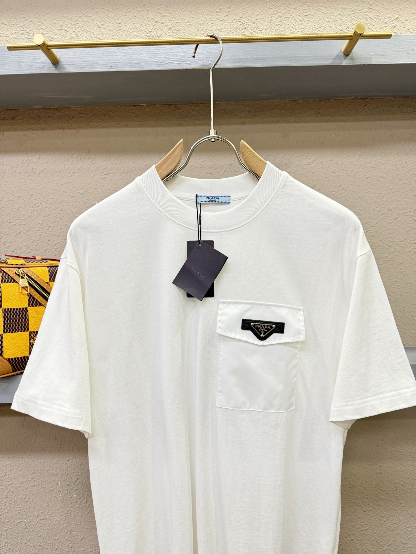 PRADA 普拉达 顶级品质 2026新品短袖！精工设计，原版定制面料，手感柔软。顶级进口私货，时尚设计