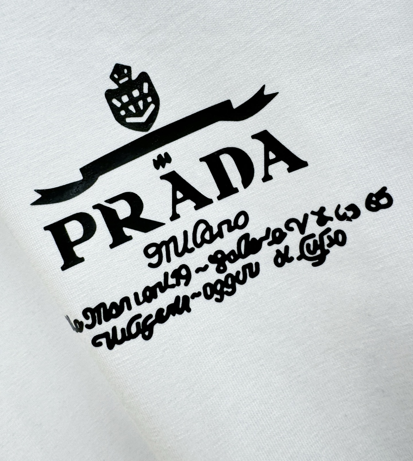 PRADA 普拉达  2026新款短袖T恤！男女同款！走秀图案时尚休闲短袖T恤衫！设计logo设计！极具