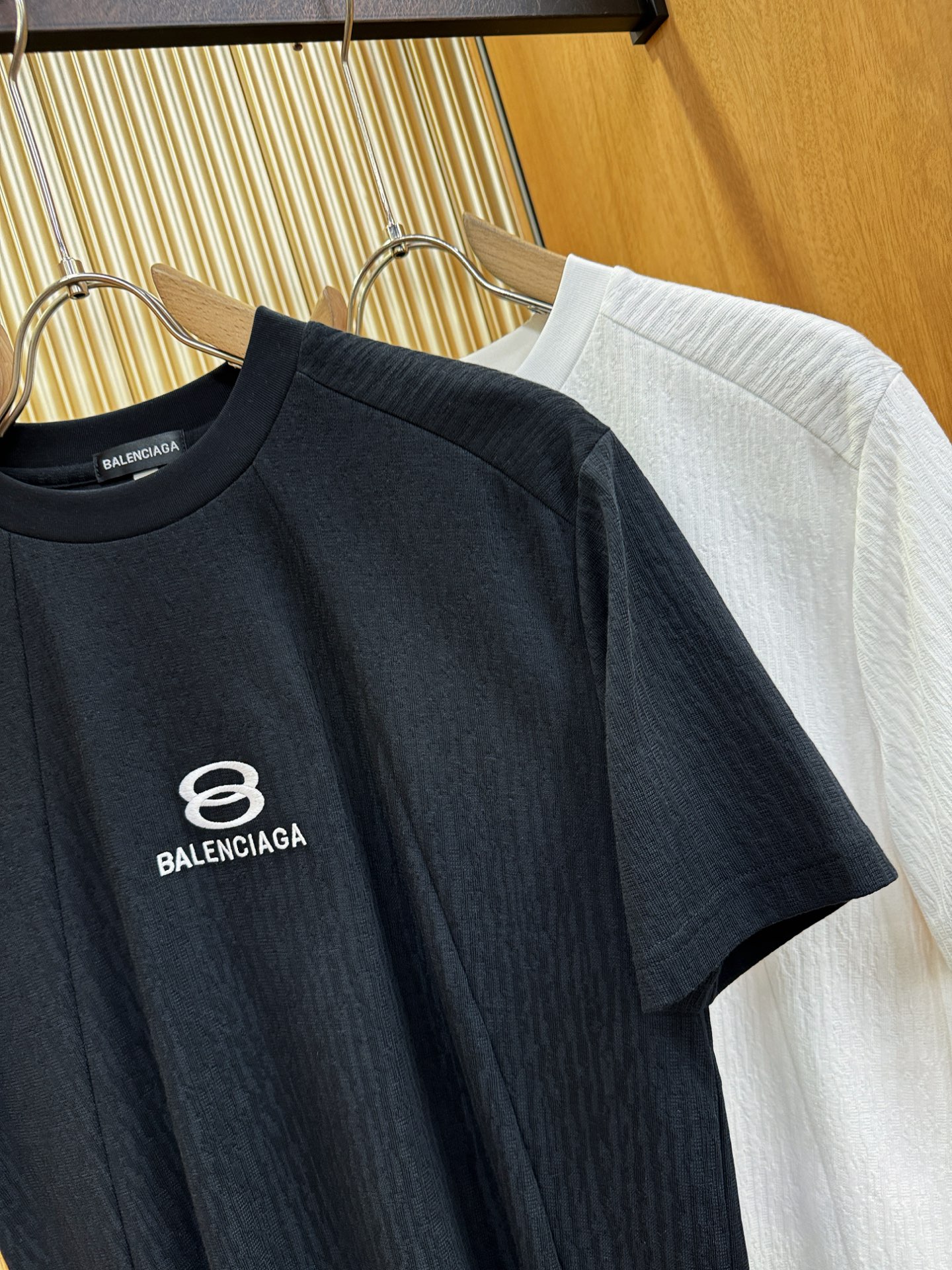 Balenciaga巴黎世家 2026新款短袖T恤！男女同款！走秀图案时尚休闲短袖T恤衫！设计logo设