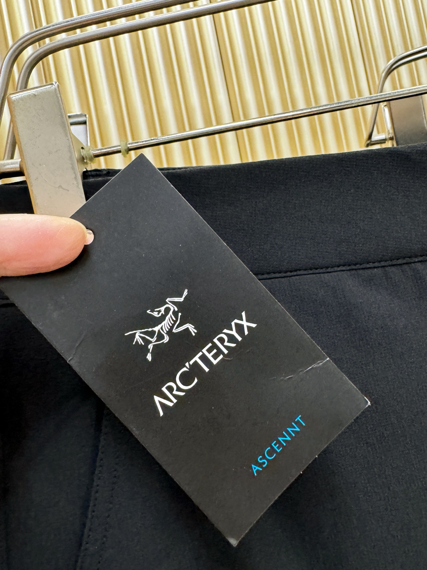 ARC‘TERYX/始祖鸟 防晒休闲裤，选用防晒面料，柔软舒适有质感，原版五金配件，非常炫酷，细节处理精