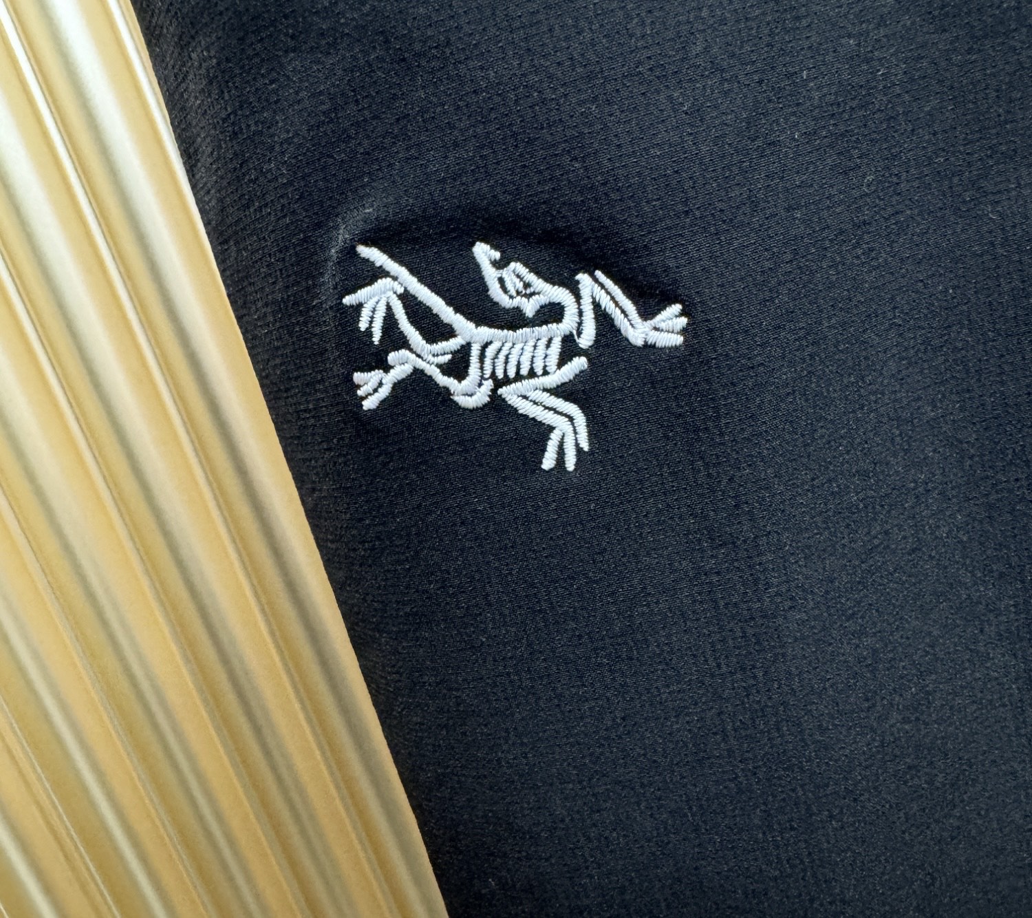 ARC‘TERYX/始祖鸟 防晒休闲裤，选用防晒面料，柔软舒适有质感，原版五金配件，非常炫酷，细节处理精