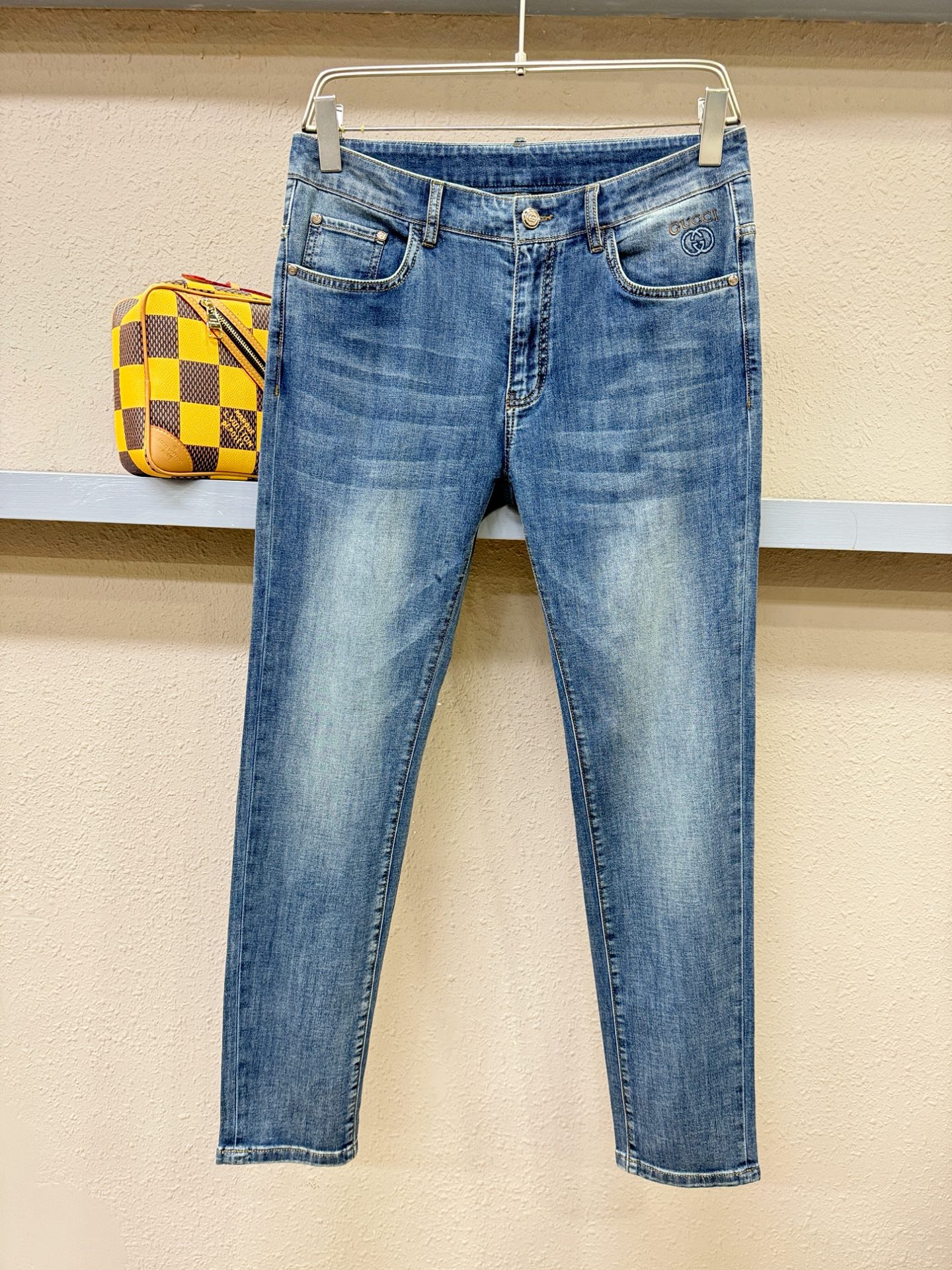 Gucci古奇 专柜新品，原版牛仔裤 原版重工打造，品牌经典LOGO设计，三标齐全！原版五金辅料。专柜定