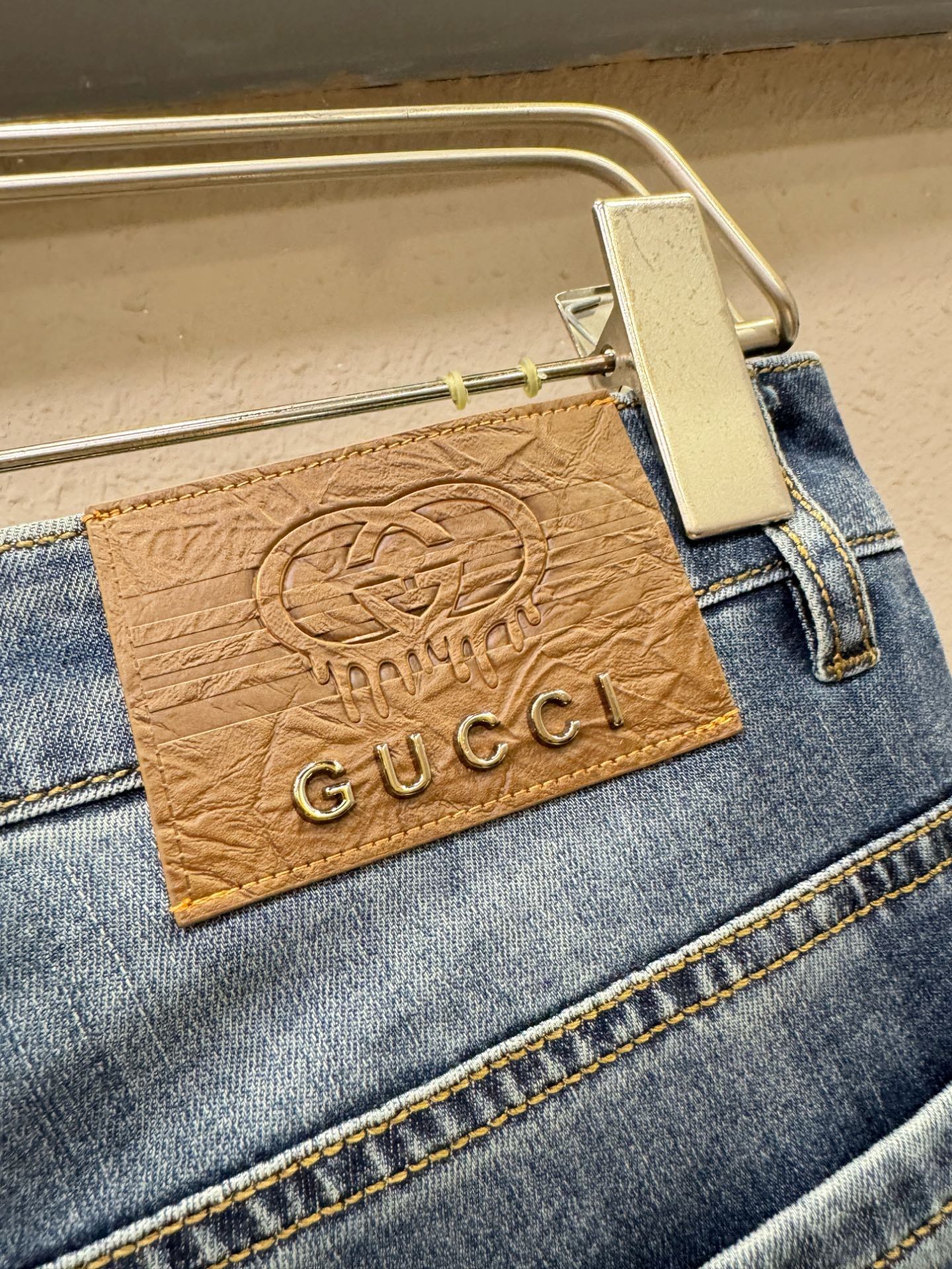 Gucci古奇 专柜新品，原版牛仔裤 原版重工打造，品牌经典LOGO设计，三标齐全！原版五金辅料。专柜定
