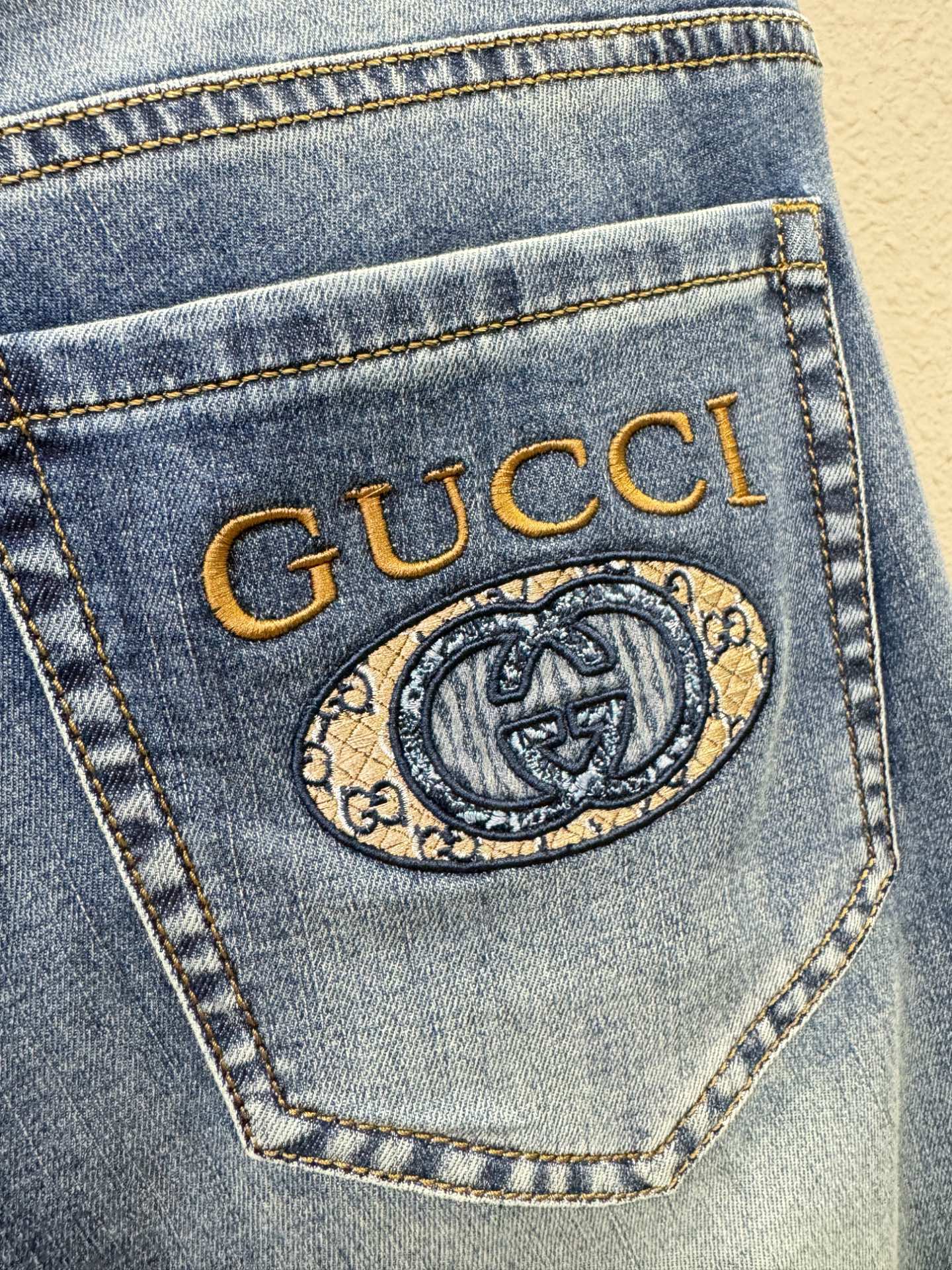 Gucci古奇 专柜新品，原版牛仔裤 原版重工打造，品牌经典LOGO设计，三标齐全！原版五金辅料。专柜定