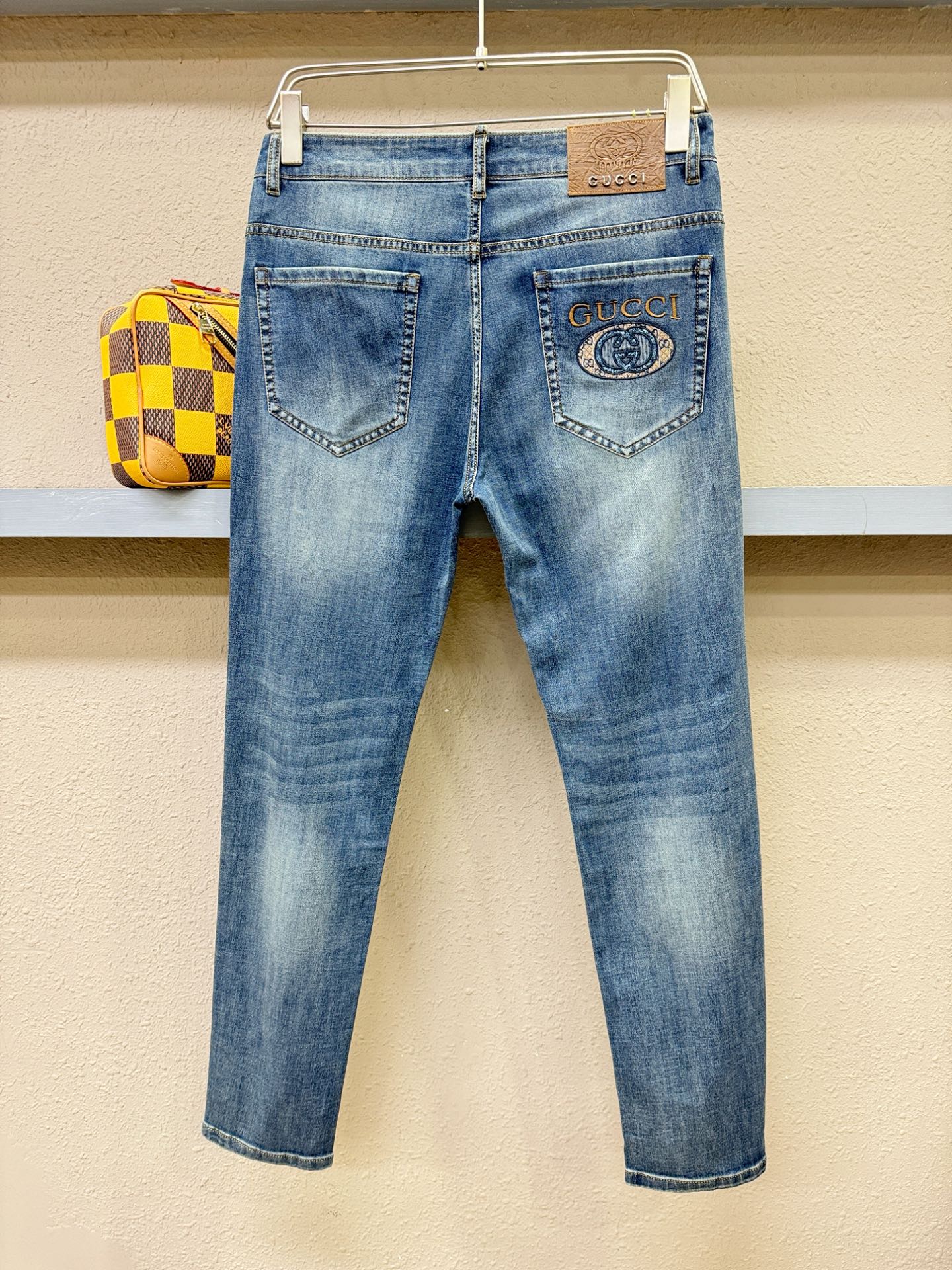 Gucci古奇 专柜新品，原版牛仔裤 原版重工打造，品牌经典LOGO设计，三标齐全！原版五金辅料。专柜定