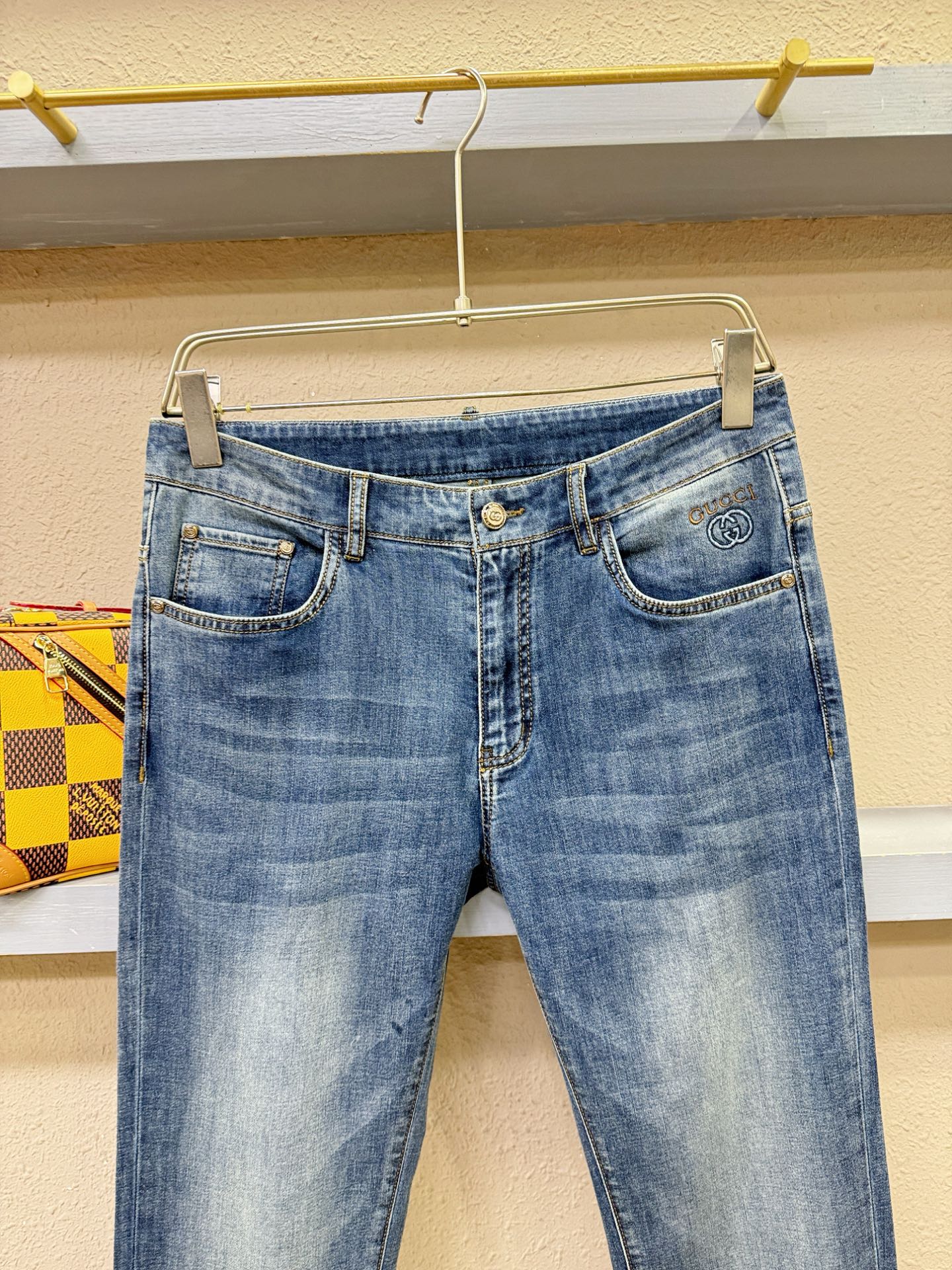 Gucci古奇 专柜新品，原版牛仔裤 原版重工打造，品牌经典LOGO设计，三标齐全！原版五金辅料。专柜定