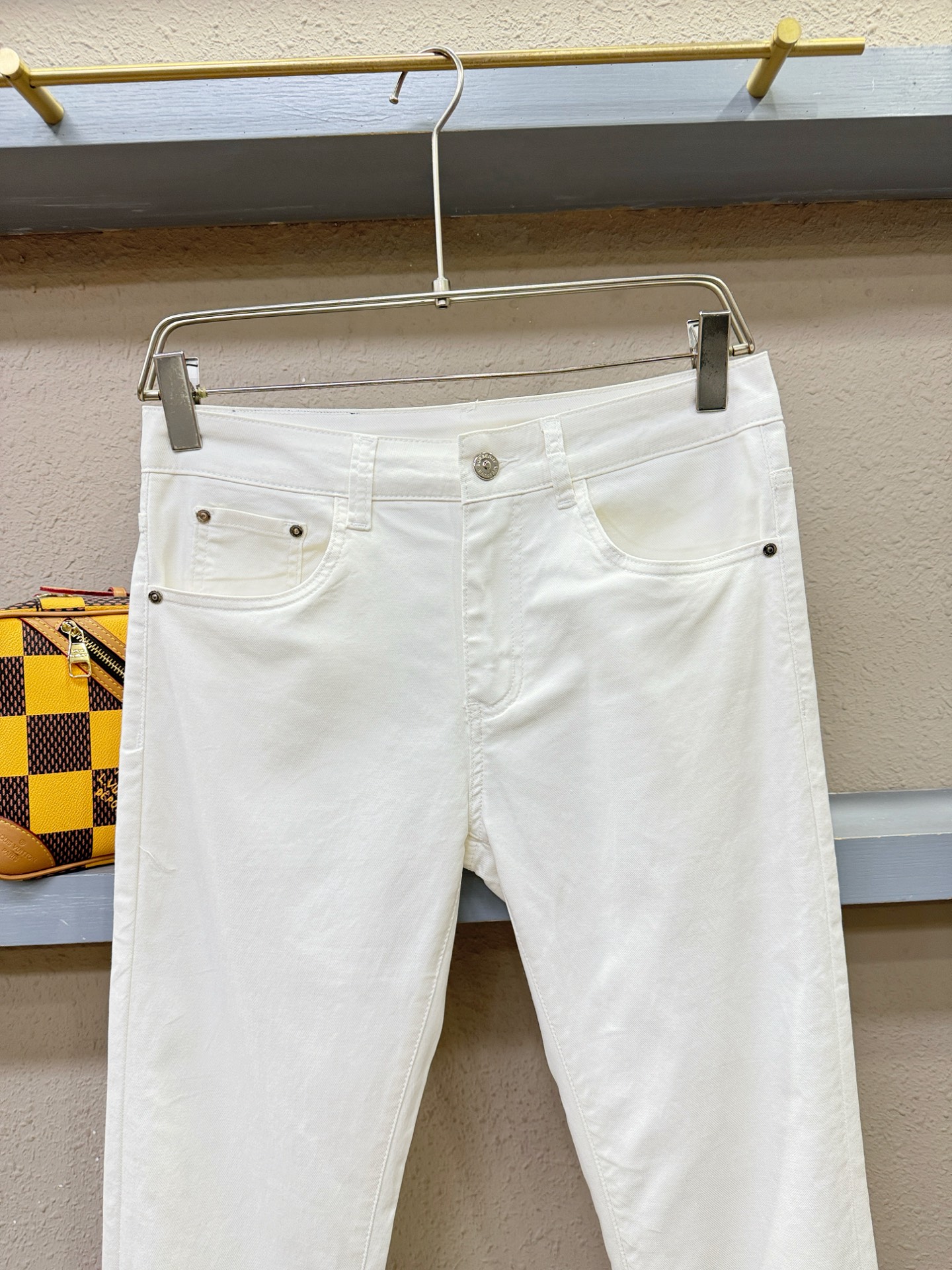 BURBERRY巴宝莉 专柜新品，原版牛仔裤 原版重工打造，品牌经典LOGO设计，三标齐全！原版五金辅料