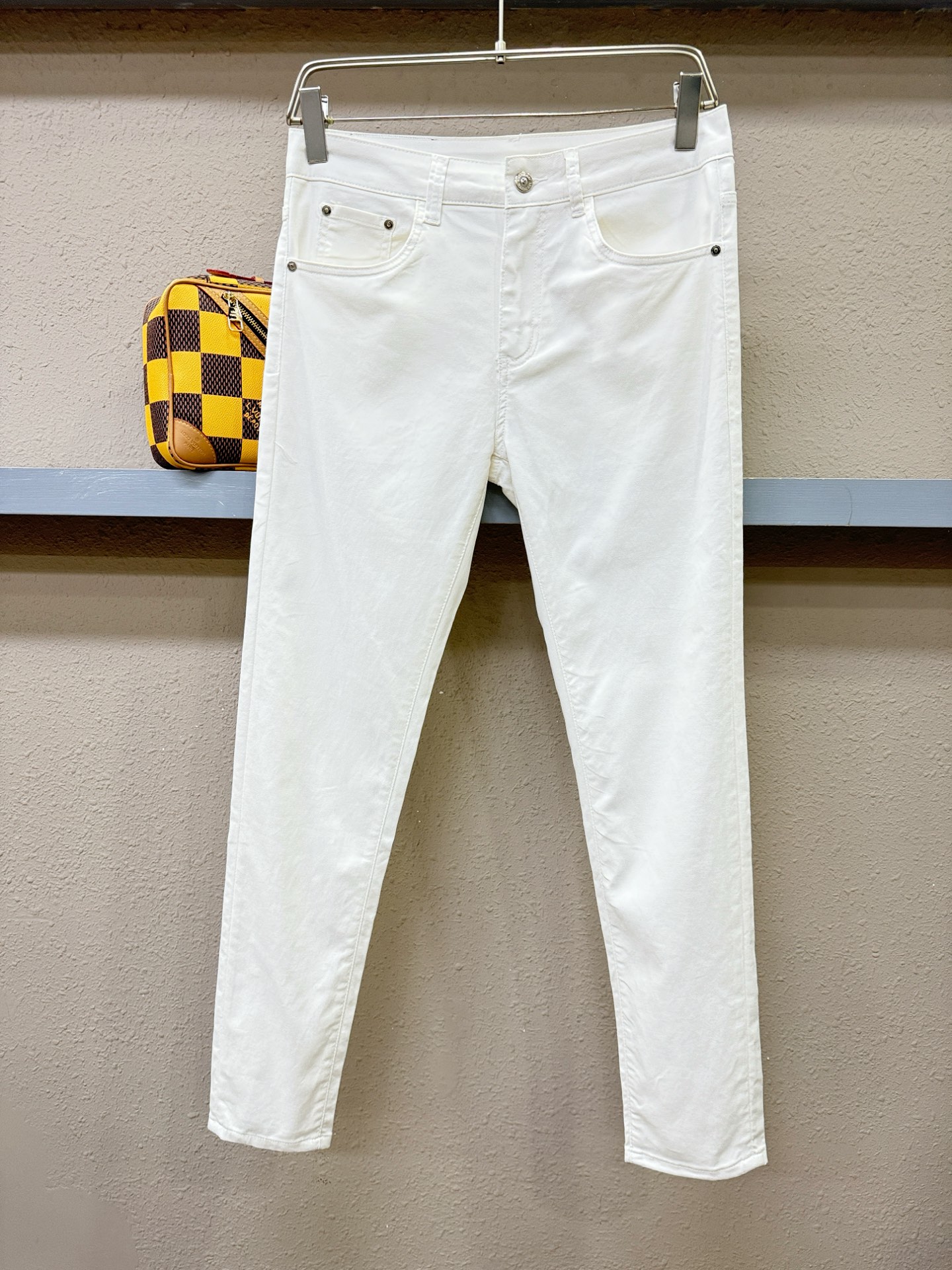 BURBERRY巴宝莉 专柜新品，原版牛仔裤 原版重工打造，品牌经典LOGO设计，三标齐全！原版五金辅料