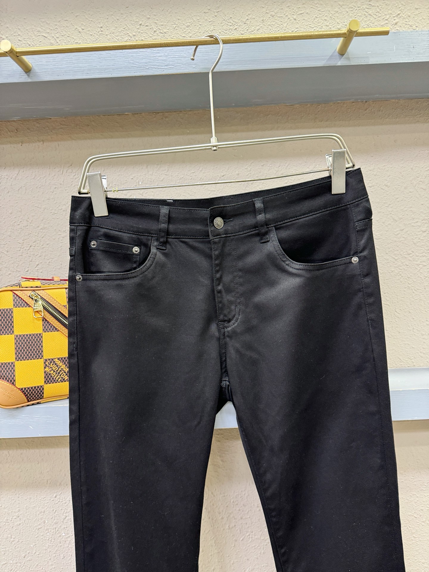 Dg专柜新品，原版牛仔裤 原版重工打造，品牌经典LOGO设计，三标齐全！原版五金辅料。专柜定制牛仔面料，