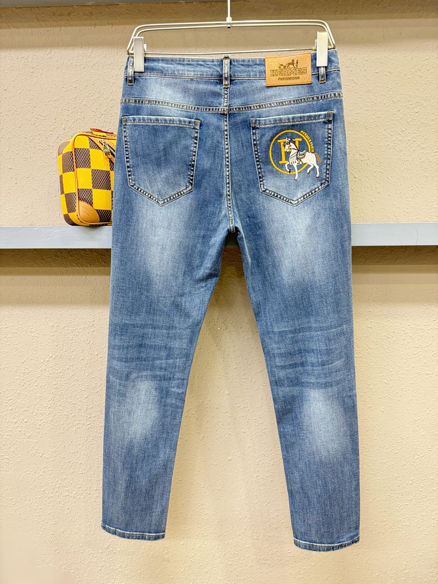 Hermès爱马仕 专柜新品，原版牛仔裤 原版重工打造，品牌经典LOGO设计，三标齐全！原版五金辅料。专