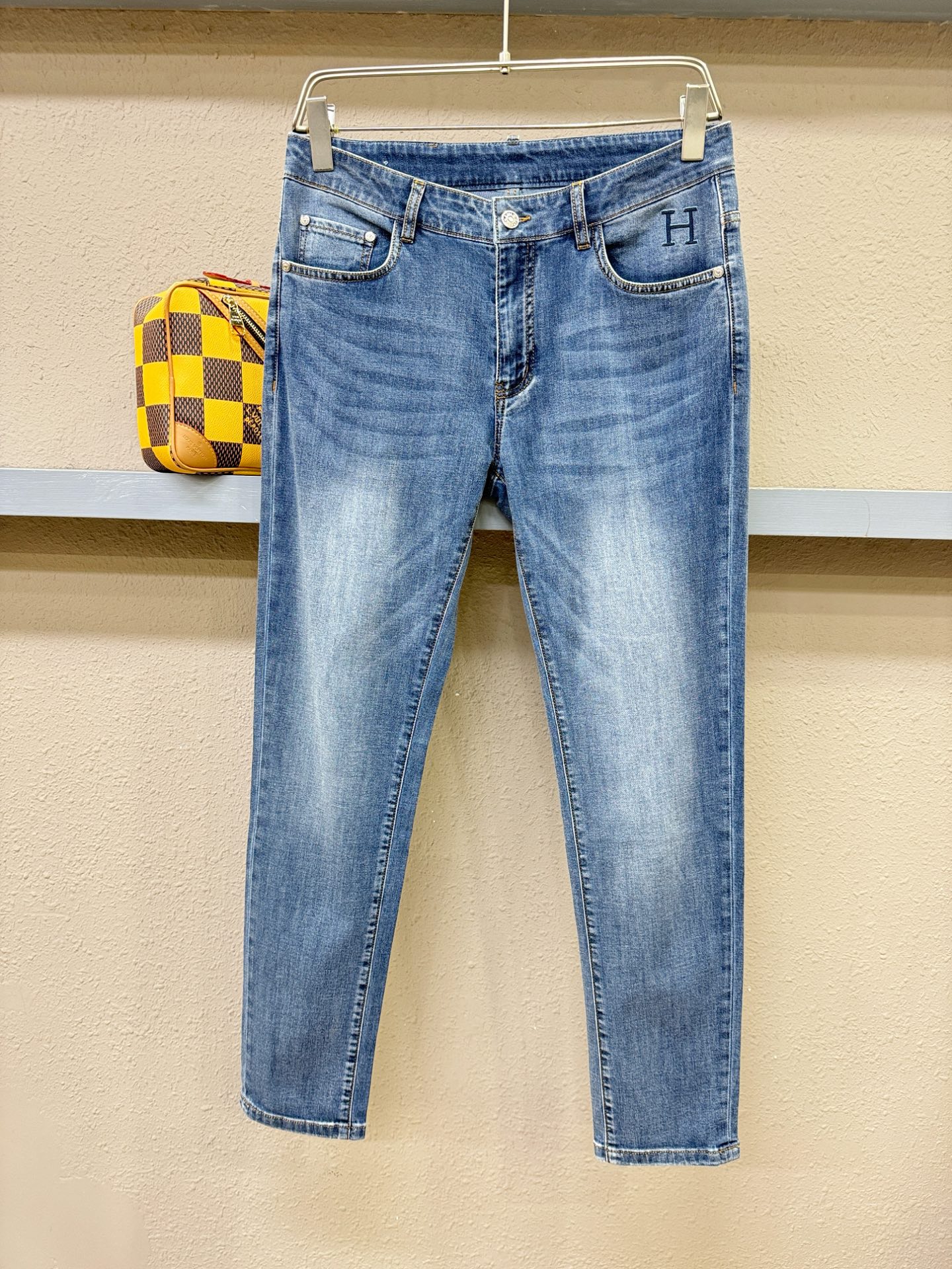Hermès爱马仕 专柜新品，原版牛仔裤 原版重工打造，品牌经典LOGO设计，三标齐全！原版五金辅料。专