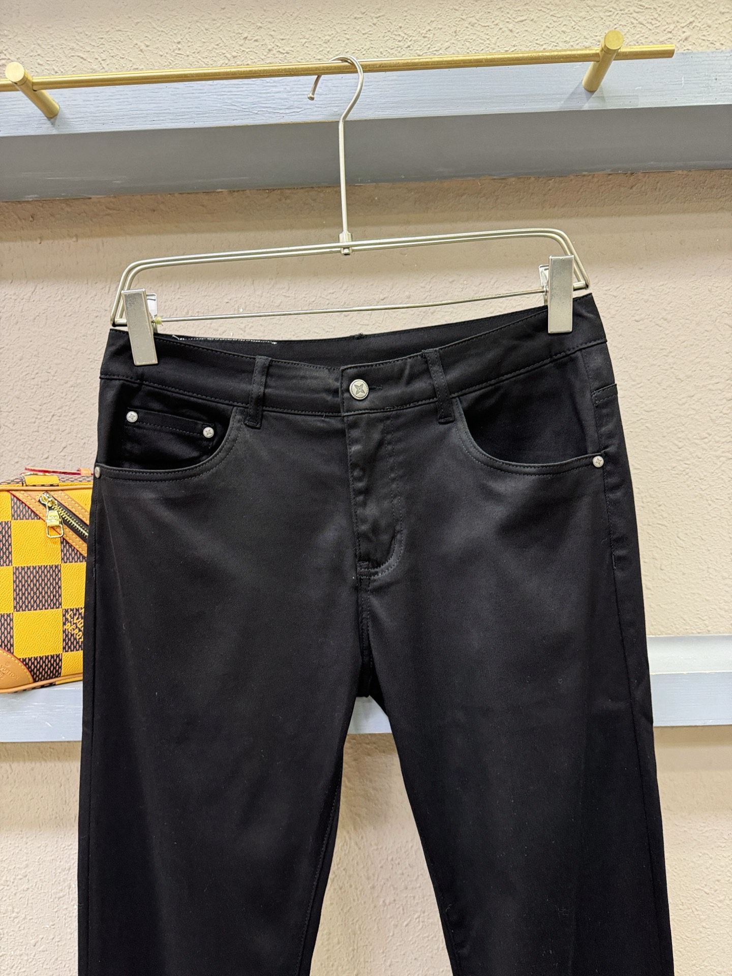 LV路易威登 专柜新品，原版牛仔裤 原版重工打造，品牌经典LOGO设计，三标齐全！原版五金辅料。专柜定制