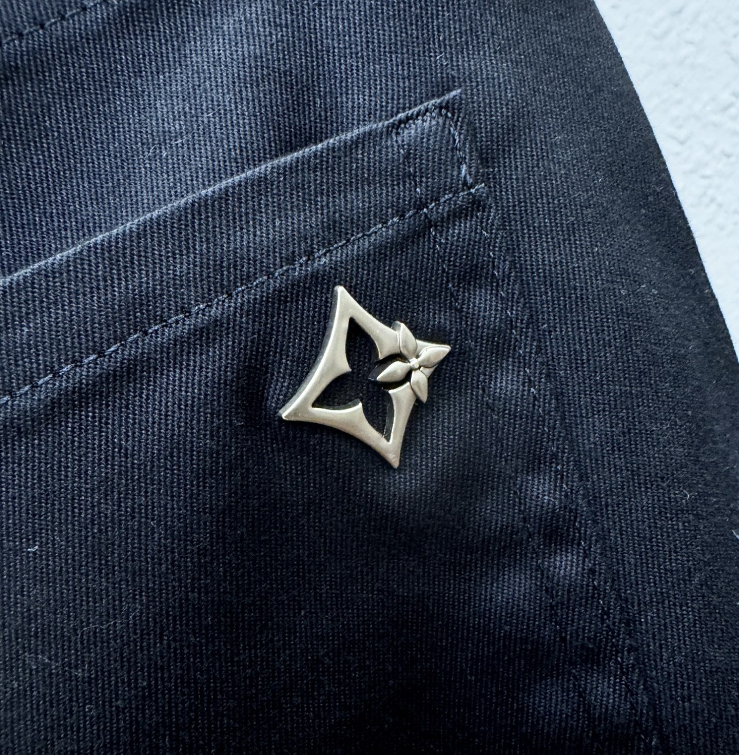 LV路易威登 专柜新品，原版牛仔裤 原版重工打造，品牌经典LOGO设计，三标齐全！原版五金辅料。专柜定制