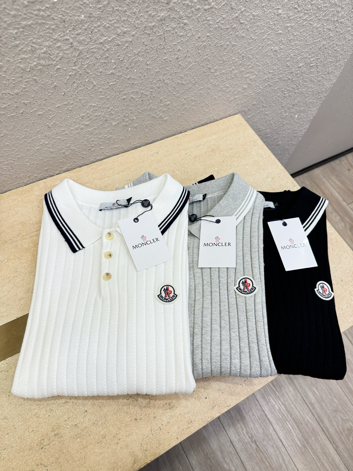 Moncler蒙口 2026春夏新品针织短袖，进口针织面料，手感柔软。顶级进口私货，时尚设计潮流短袖针织