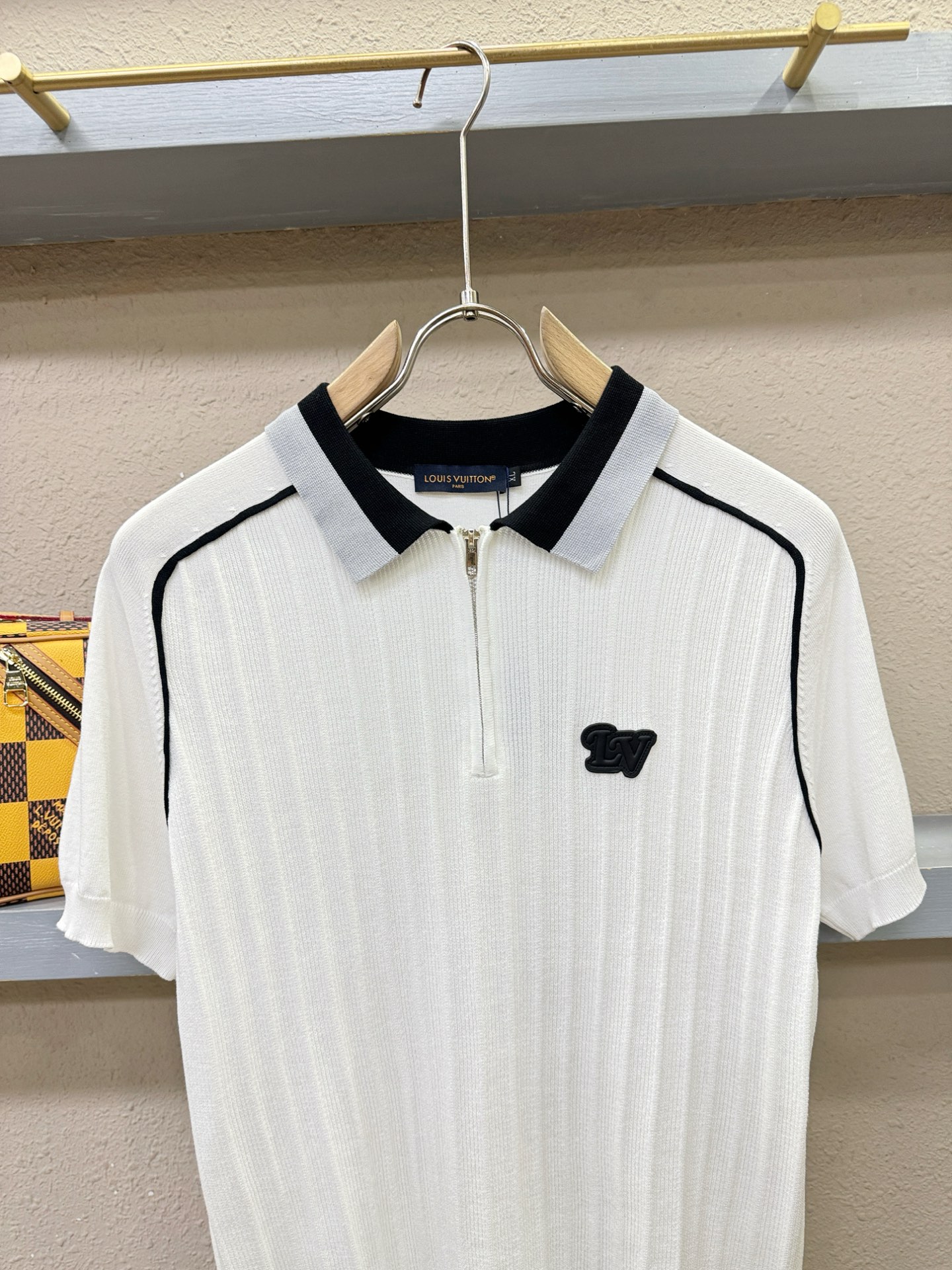 LV 2026春夏新品针织短袖，进口针织面料，手感柔软。顶级进口私货，时尚设计潮流短袖针织衫，不失奢华 