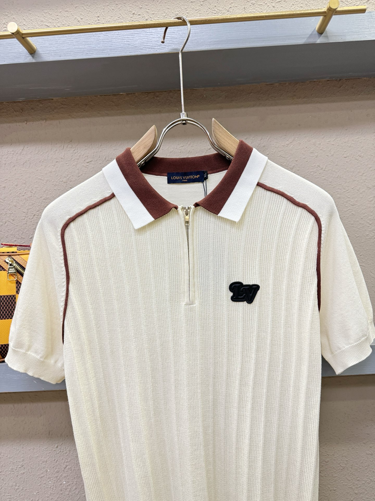 LV 2026春夏新品针织短袖，进口针织面料，手感柔软。顶级进口私货，时尚设计潮流短袖针织衫，不失奢华 