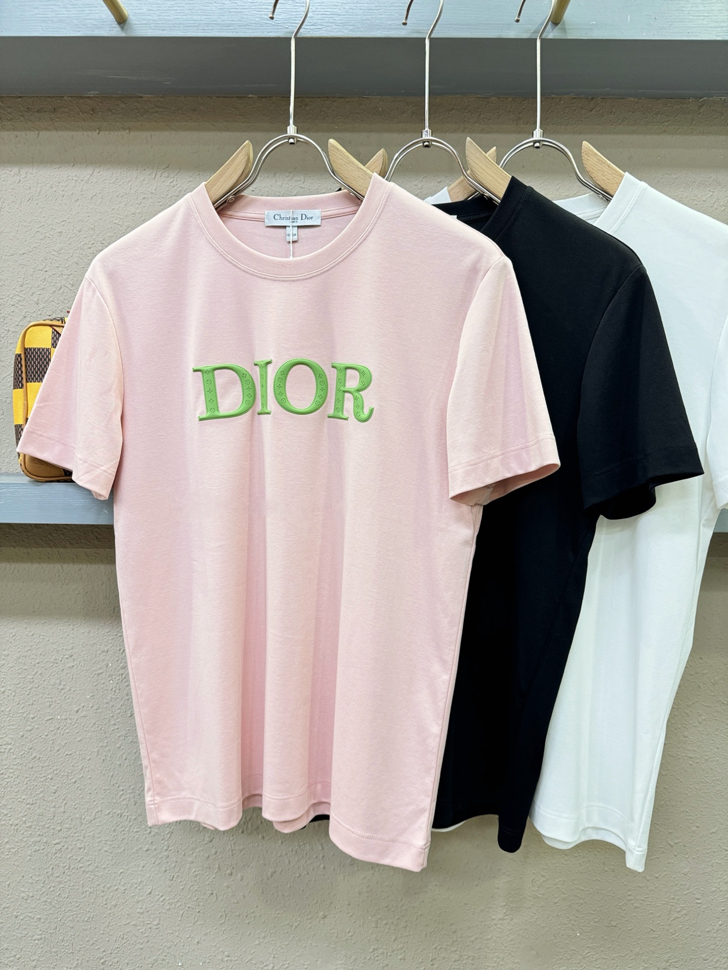 Dior迪奥  顶级品质 2026新品短袖！原版定制面料，手感柔软。顶级进口私货，时尚设计潮流短袖，不失