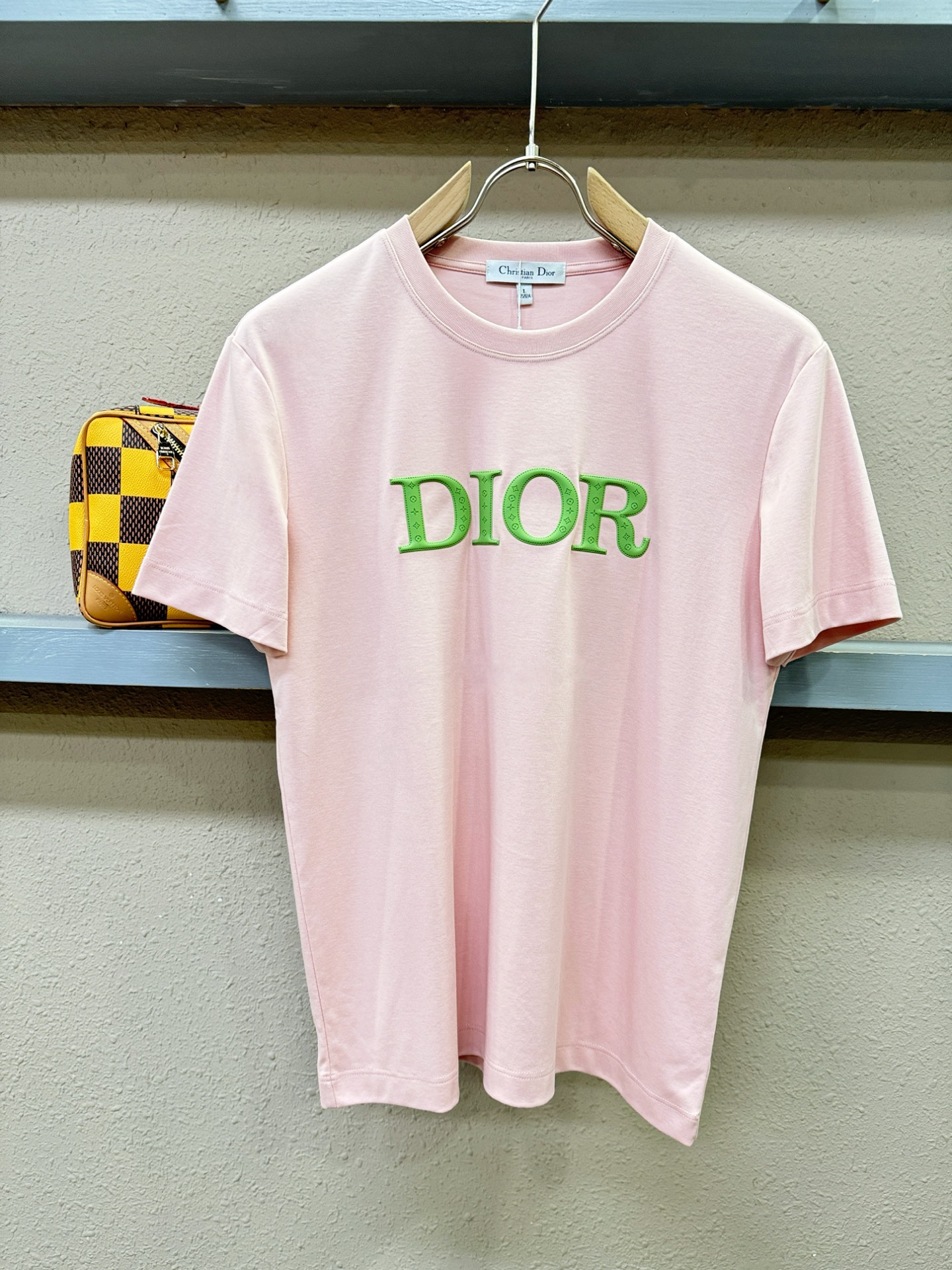 Dior迪奥  顶级品质 2026新品短袖！原版定制面料，手感柔软。顶级进口私货，时尚设计潮流短袖，不失