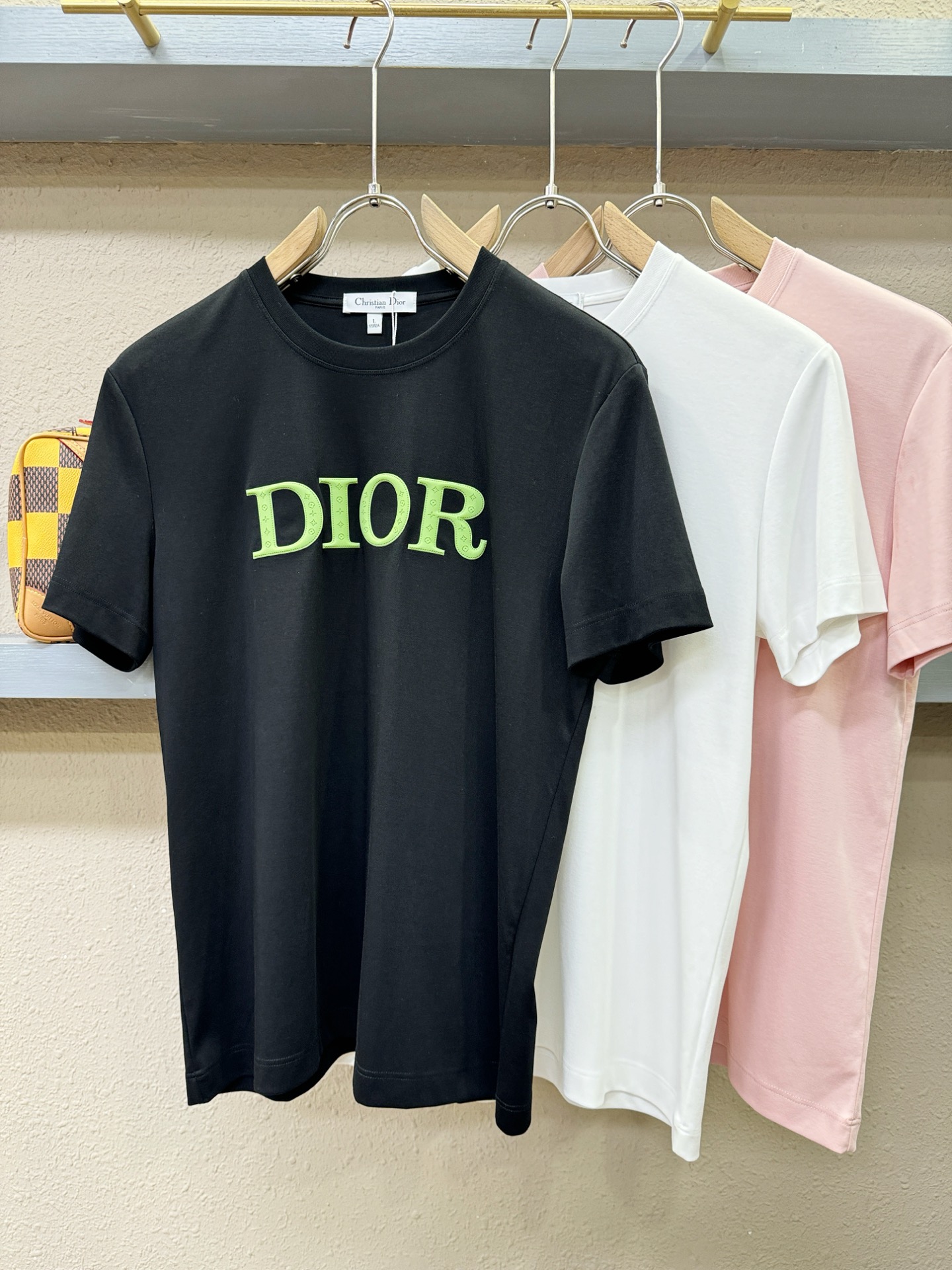 Dior迪奥  顶级品质 2026新品短袖！原版定制面料，手感柔软。顶级进口私货，时尚设计潮流短袖，不失