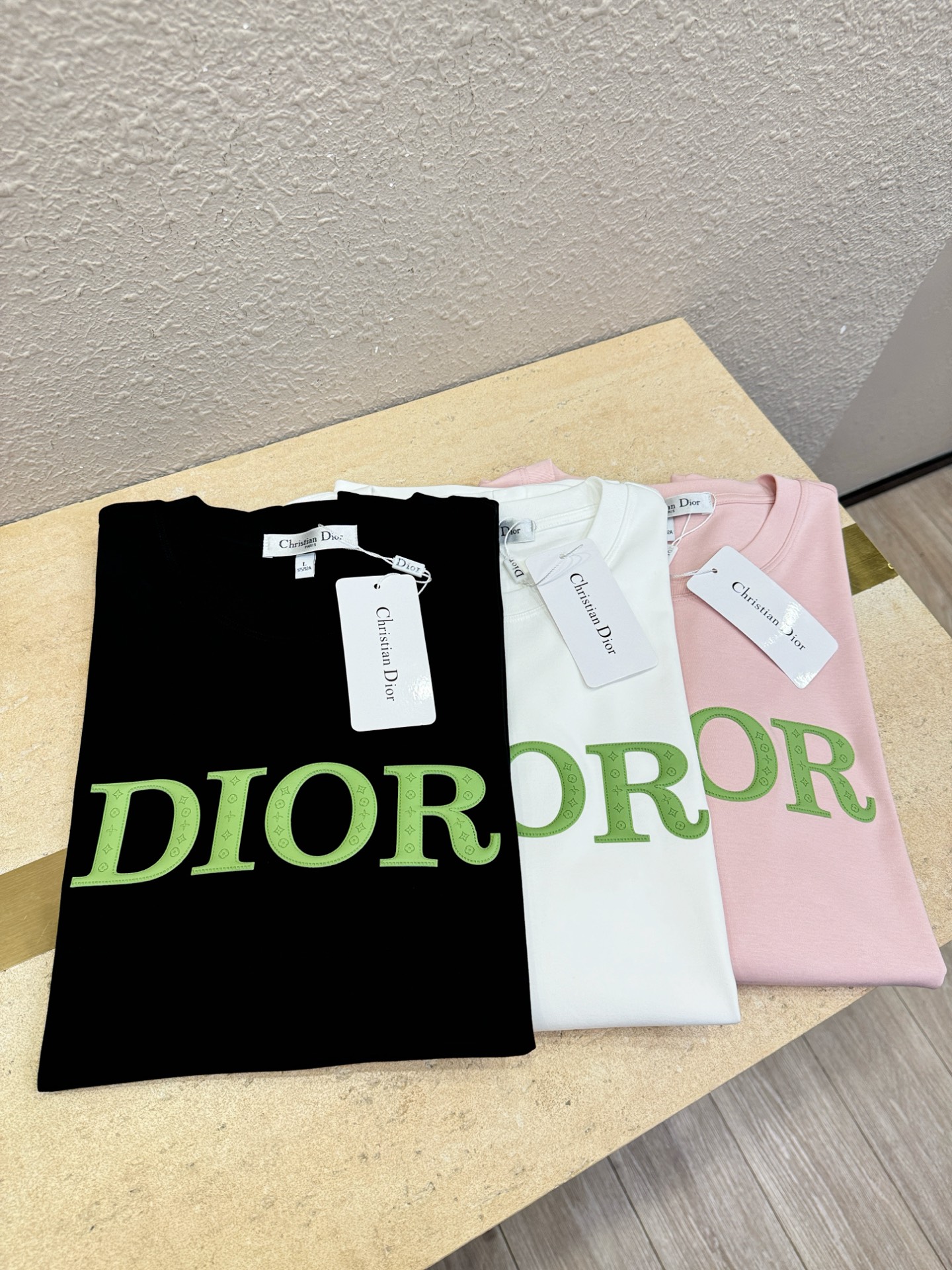 Dior迪奥  顶级品质 2026新品短袖！原版定制面料，手感柔软。顶级进口私货，时尚设计潮流短袖，不失