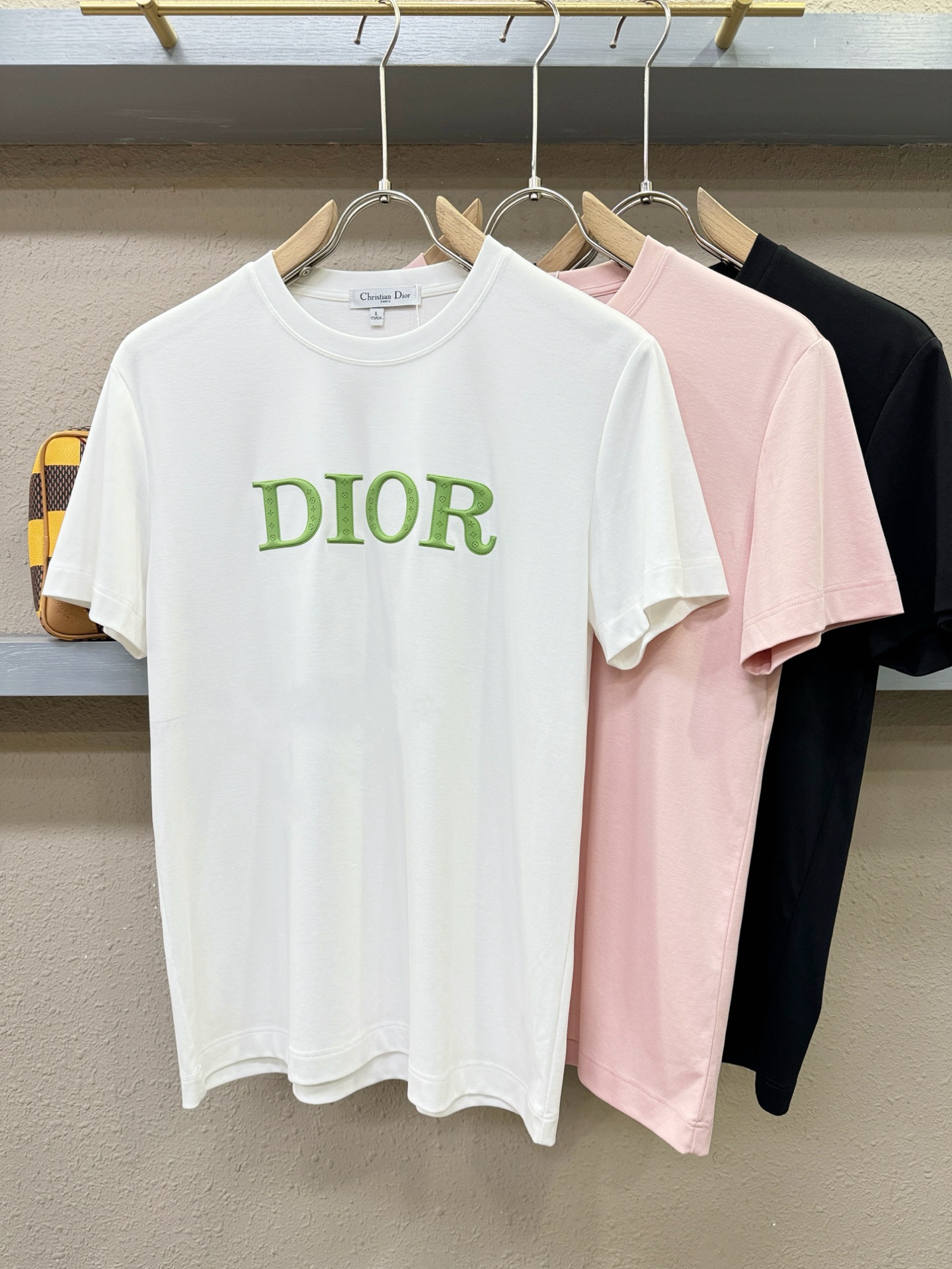 Dior迪奥  顶级品质 2026新品短袖！原版定制面料，手感柔软。顶级进口私货，时尚设计潮流短袖，不失