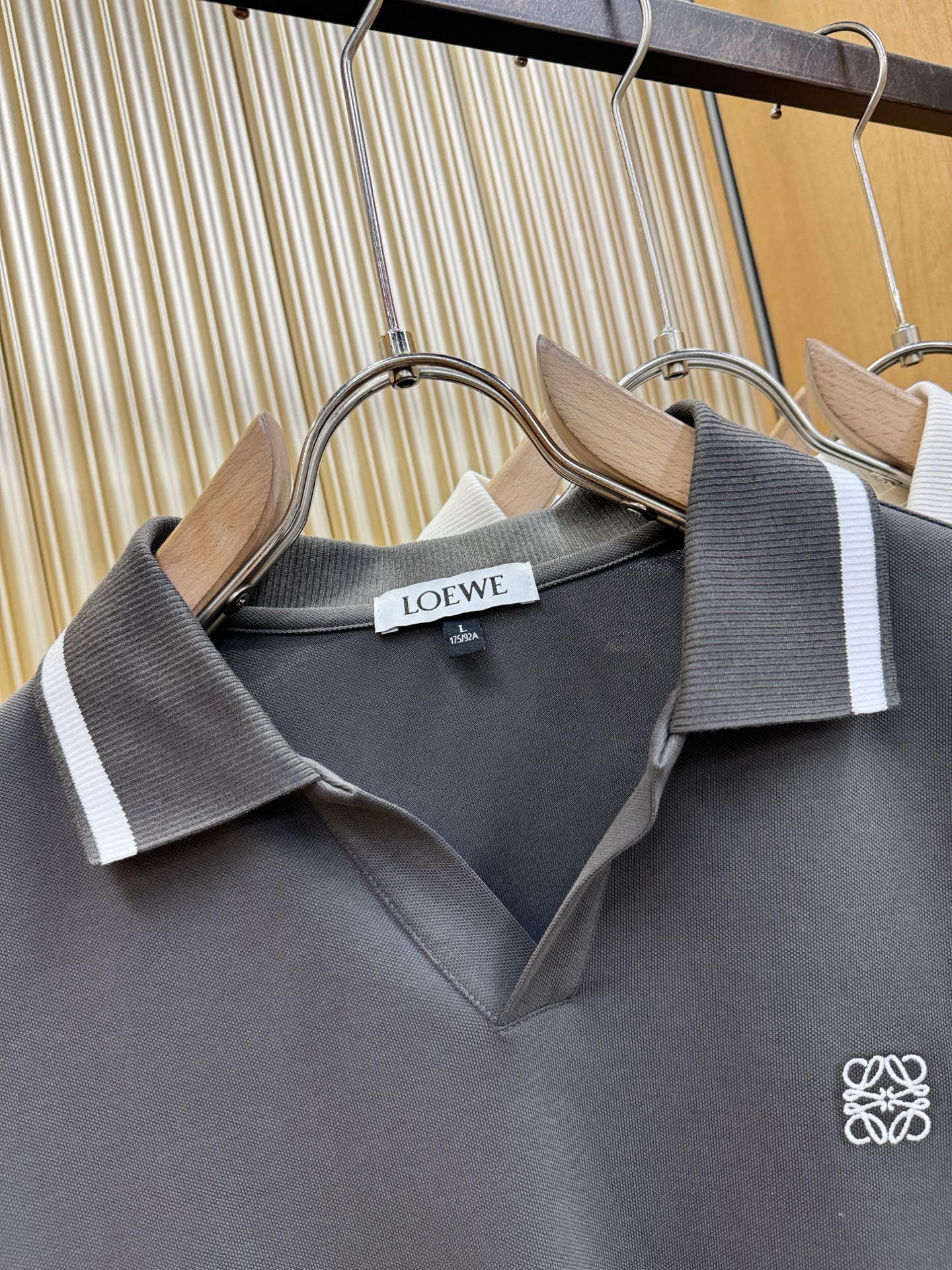 LOEWE罗意威 2026官方春夏新款 专柜同步上市 男士翻领短袖POLO衫，高端主线系列，进口丝光珠地