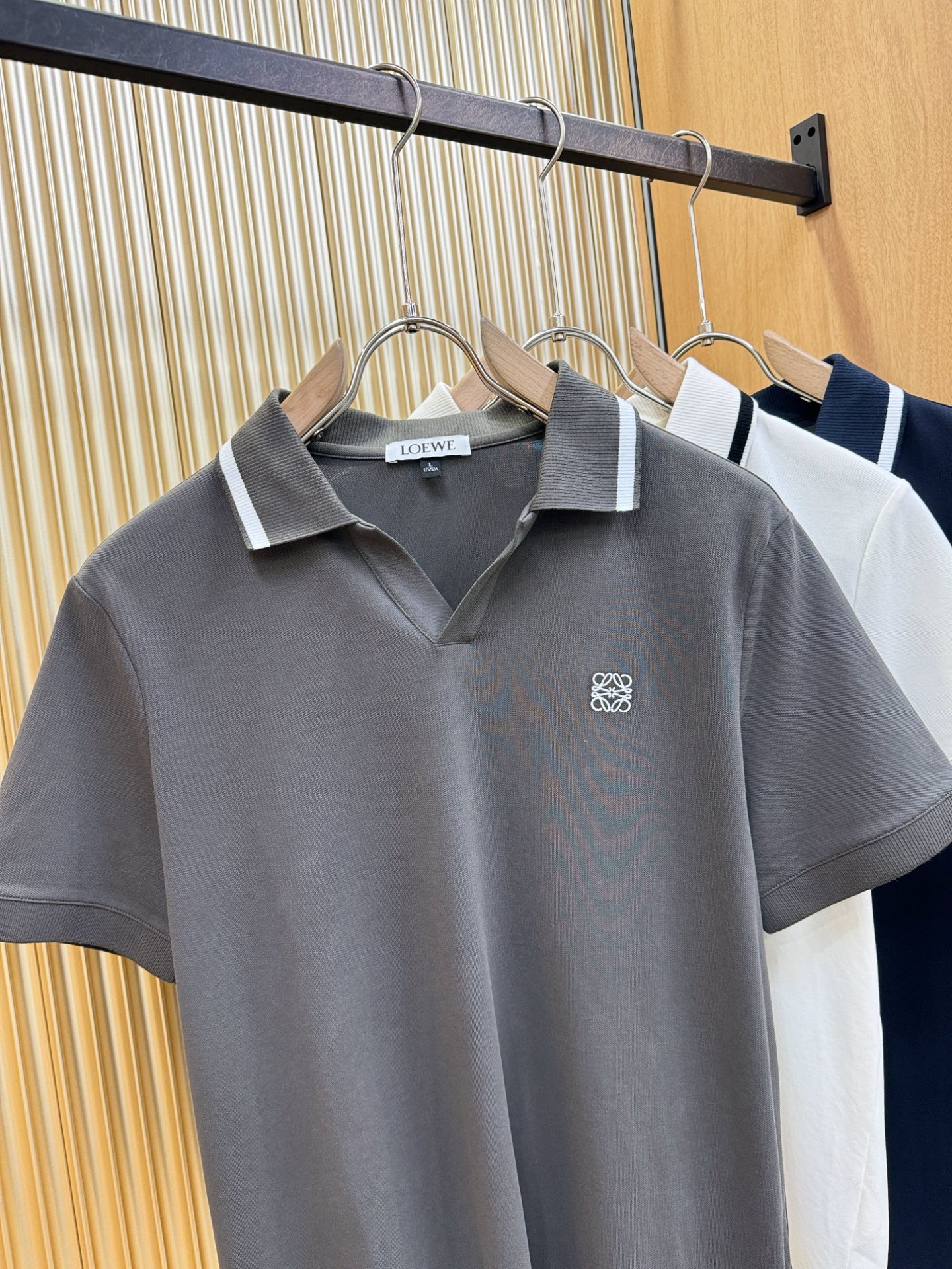 LOEWE罗意威 2026官方春夏新款 专柜同步上市 男士翻领短袖POLO衫，高端主线系列，进口丝光珠地