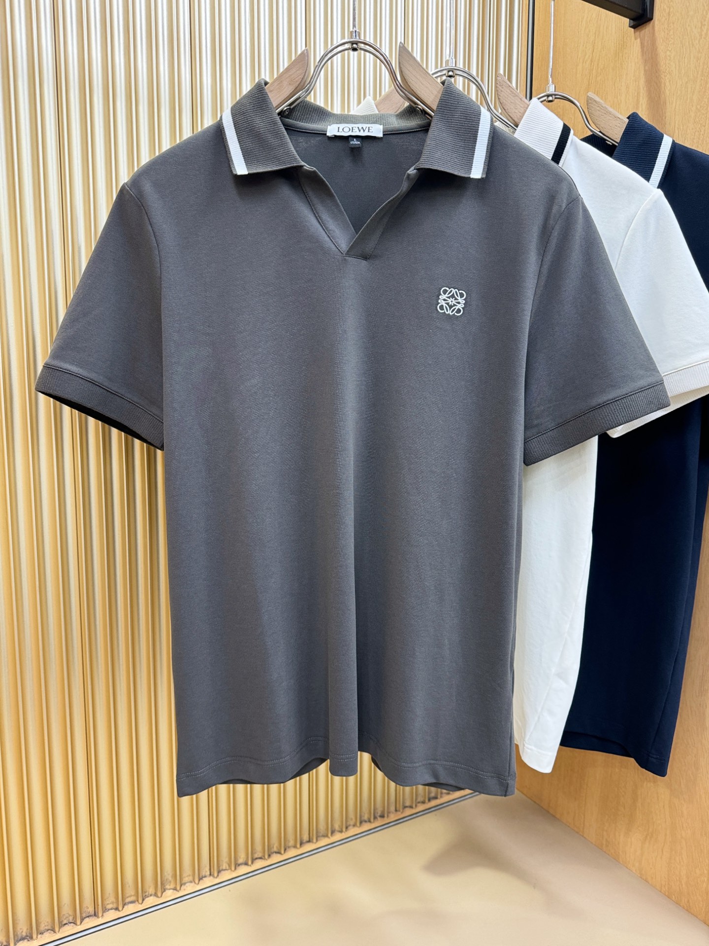 LOEWE罗意威 2026官方春夏新款 专柜同步上市 男士翻领短袖POLO衫，高端主线系列，进口丝光珠地
