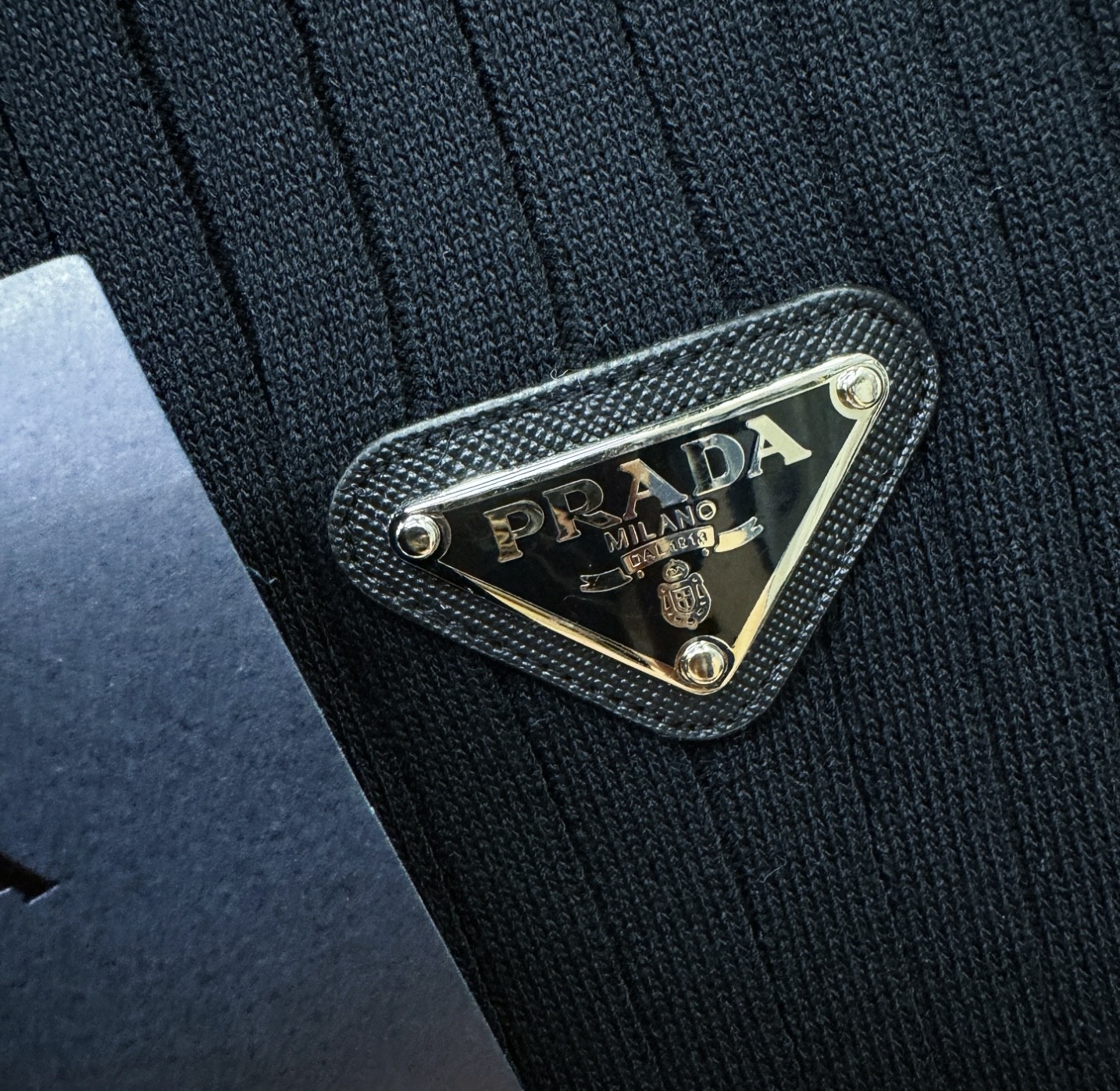 PRADA 普拉达 2026春夏新品针织短袖，进口针织面料，手感柔软。顶级进口私货，时尚设计潮流短袖针织衫，不失奢华 品