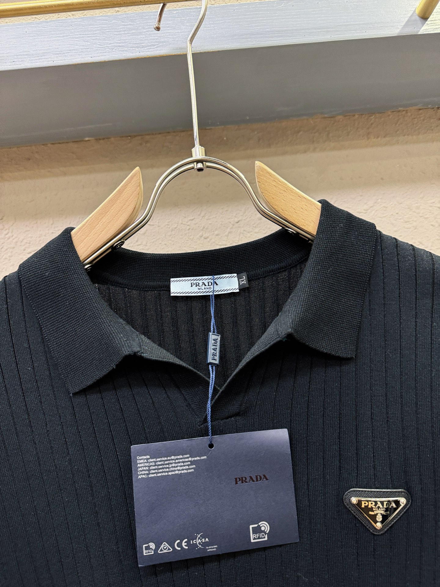 PRADA 普拉达 2026春夏新品针织短袖，进口针织面料，手感柔软。顶级进口私货，时尚设计潮流短袖针织衫，不失奢华 品
