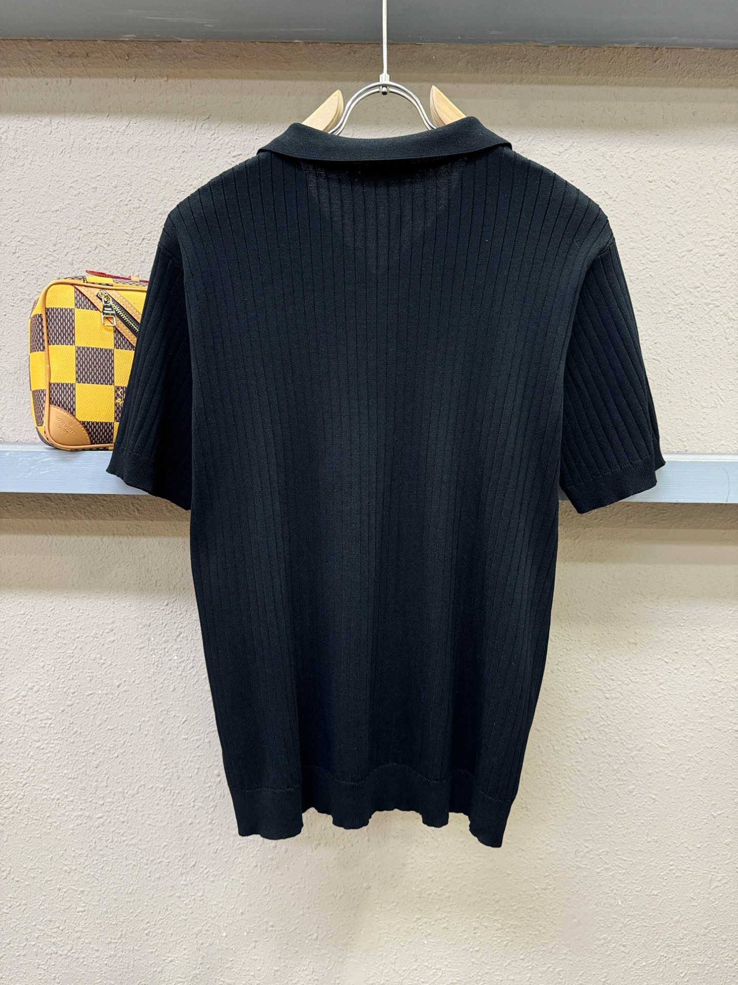 PRADA 普拉达 2026春夏新品针织短袖，进口针织面料，手感柔软。顶级进口私货，时尚设计潮流短袖针织衫，不失奢华 品