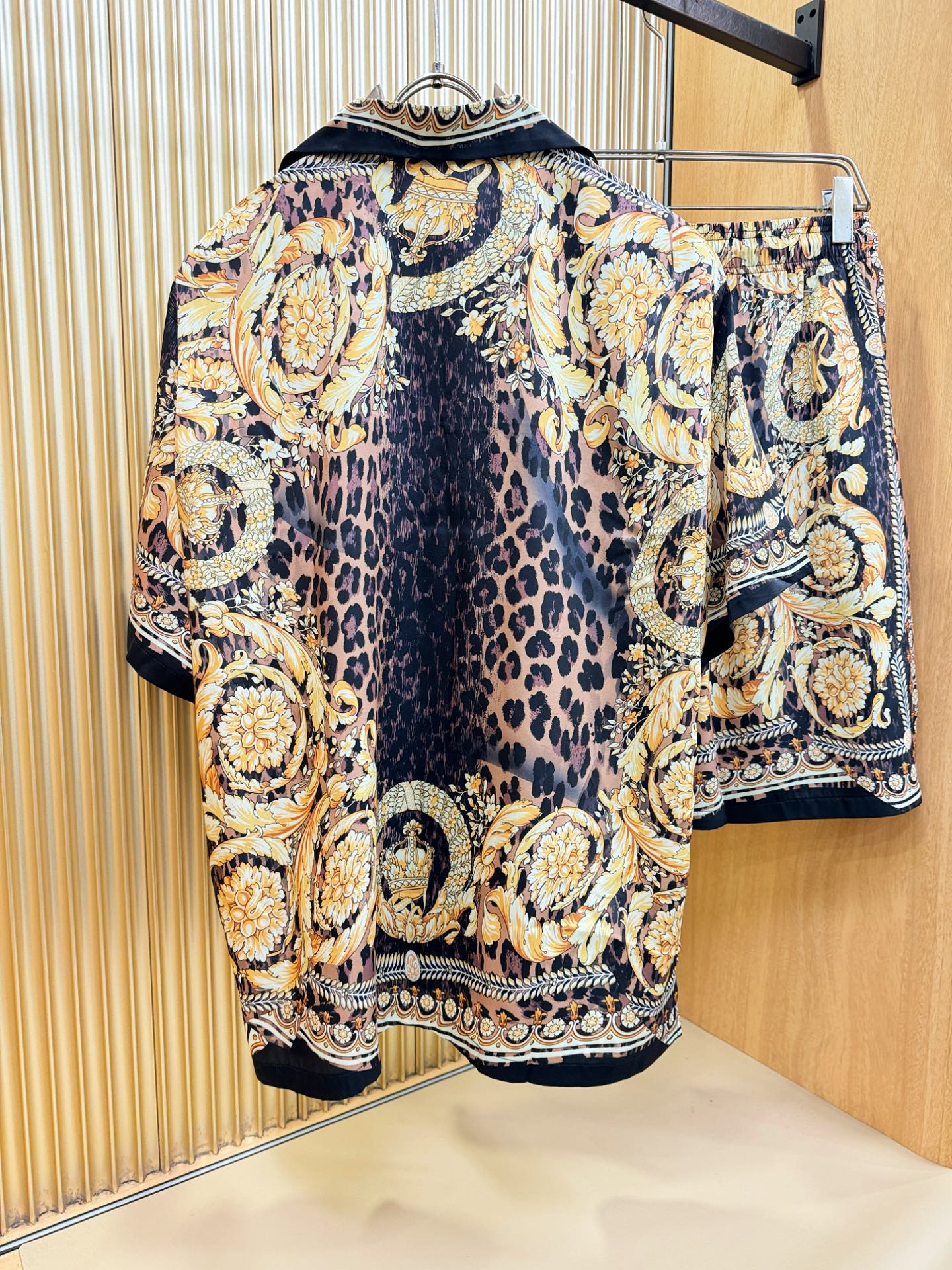 高定款(真丝面料升级 ) Versace 范思哲最大可穿250斤，新款真丝套装，男女同款家居服套装，定制真丝面料，不抽丝