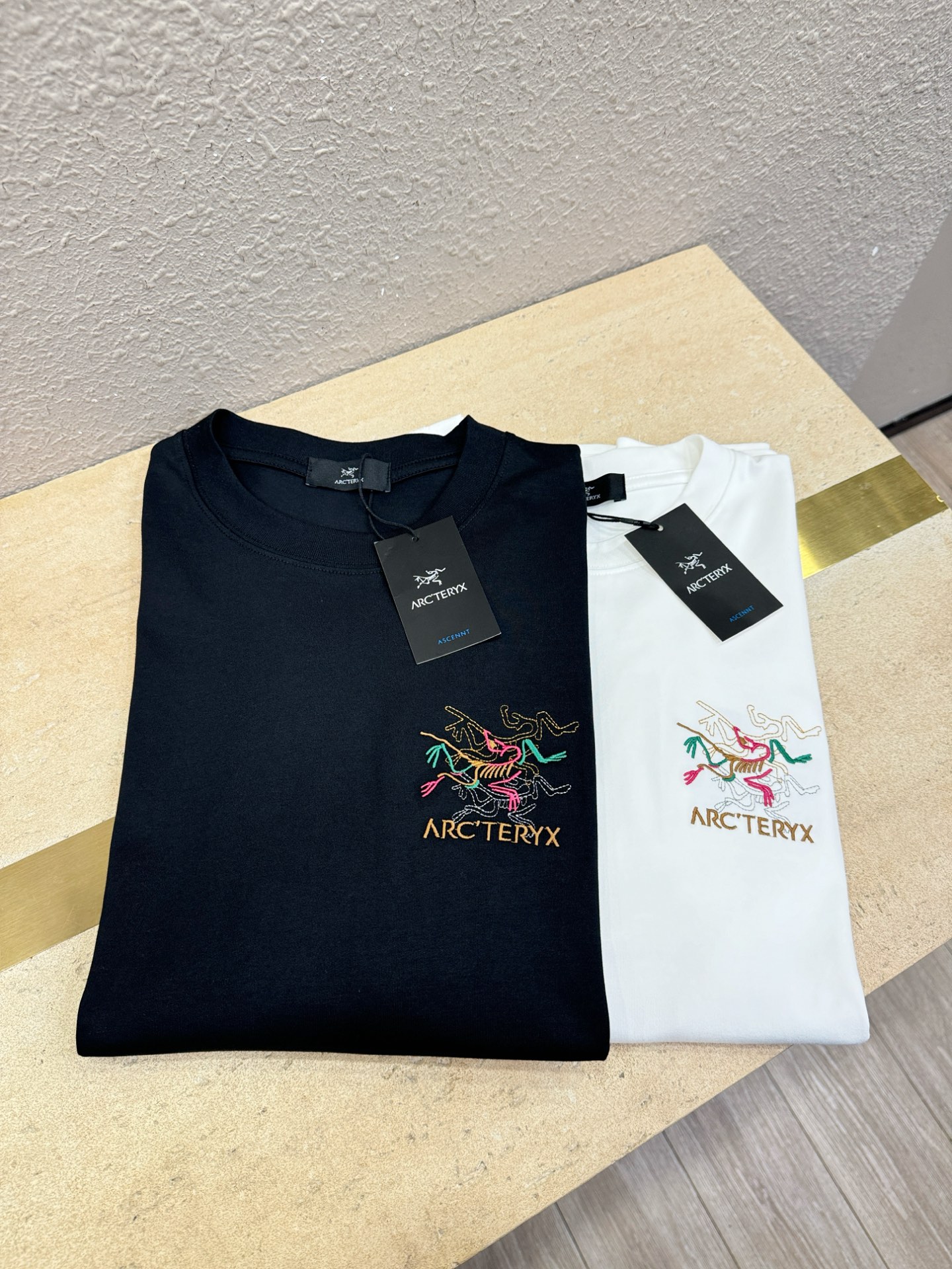 ARC‘TERYX/始祖鸟 2026新款短袖T恤!男女同款!走秀图案时尚休闲短袖T恤衫!设计logo设计!极具设计精选客 ARC‘TERYX/始祖鸟 2026新款短袖T恤!男女同款!走秀图案时尚休闲短袖T恤衫!设计logo设计!极具设计精选客