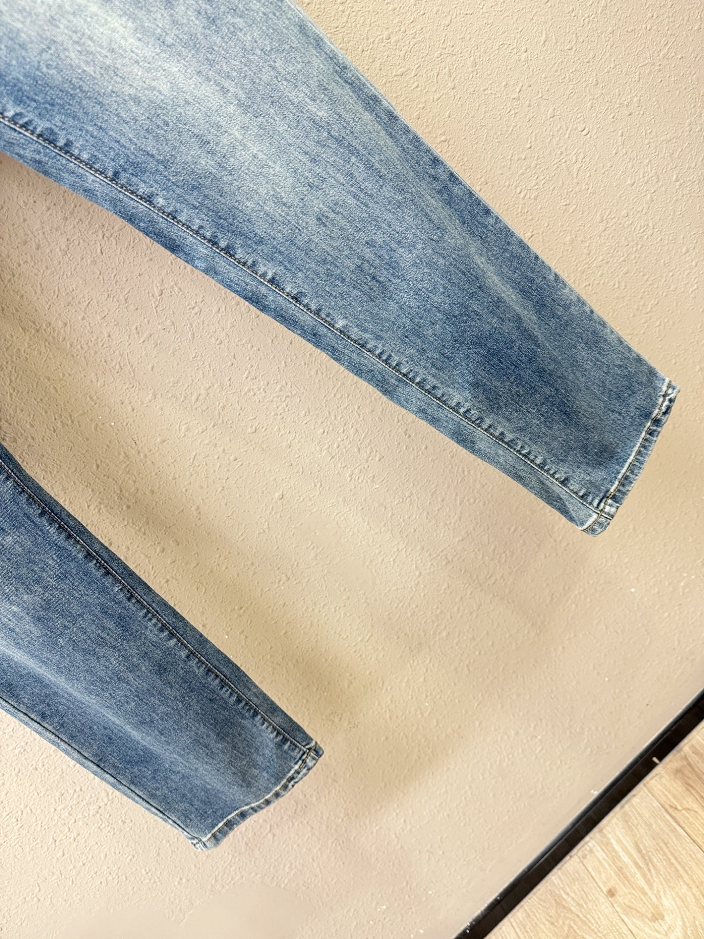 BURBERRY巴宝莉 专柜新品，原版牛仔裤 原版重工打造，品牌经典LOGO设计，三标齐全！原版五金辅料