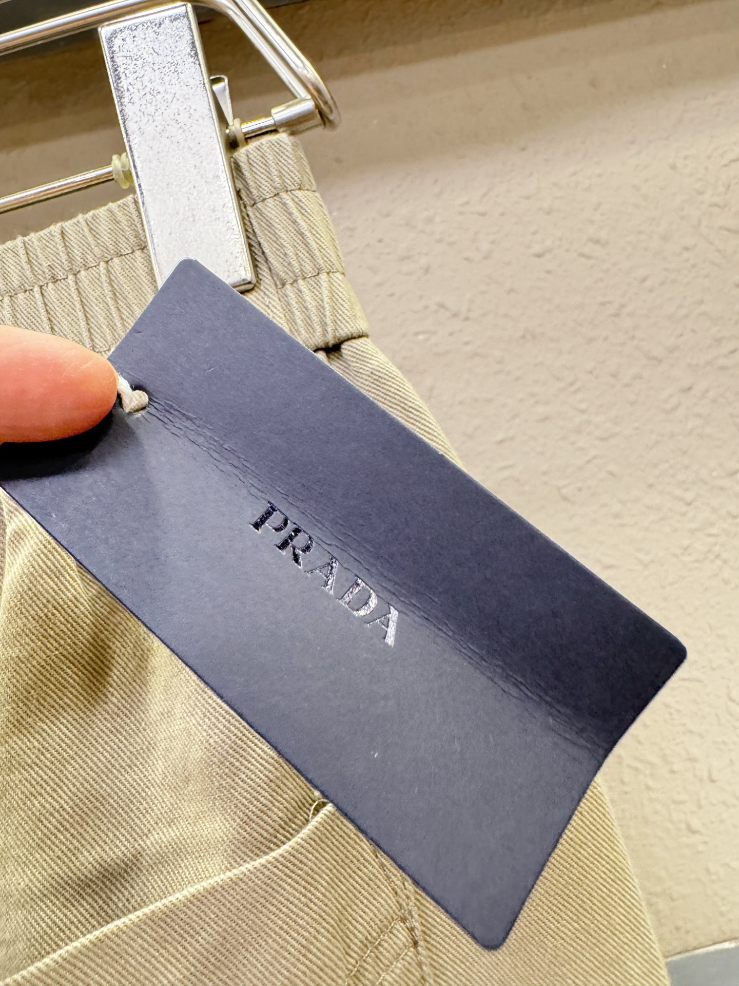 PRADA 普拉达 休闲裤，精选面料，柔软舒适有质感，原版五金配件，非常炫酷，细节处理精致，上身效果超级